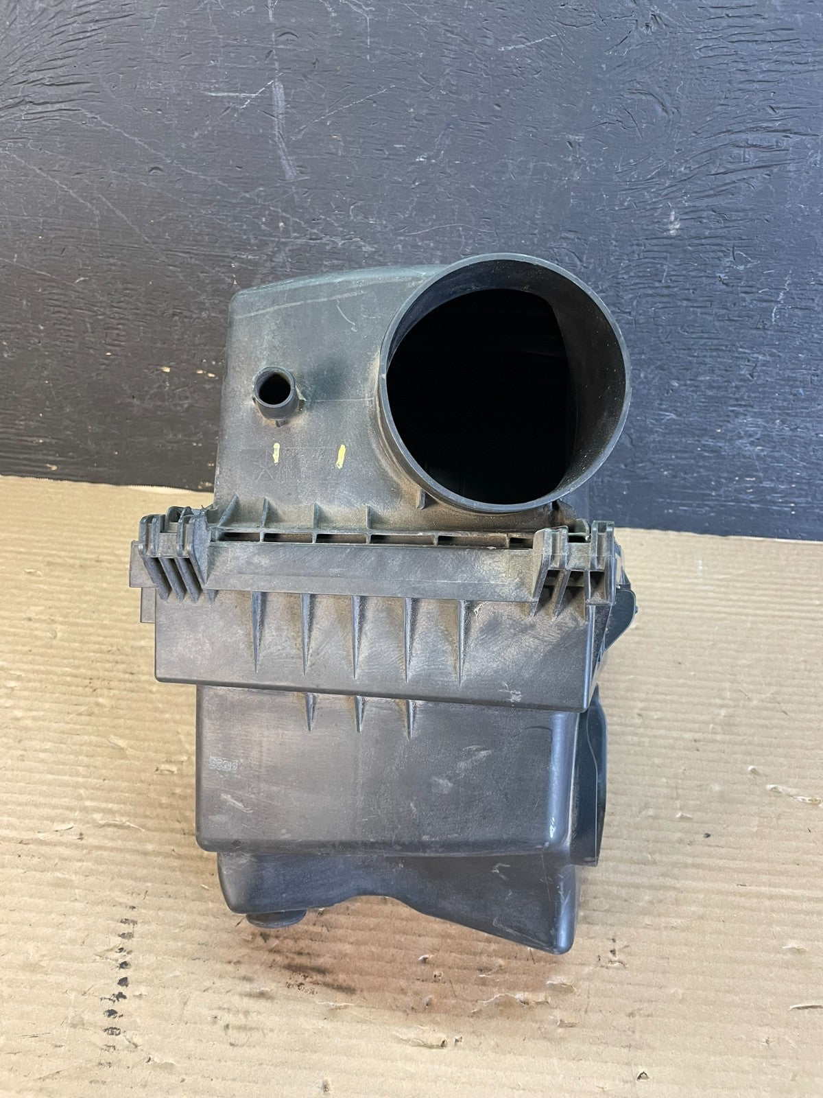 2011 - 2021 Dodge Durango 3.6L Air Filter Cleaner Box AF3495 DW3