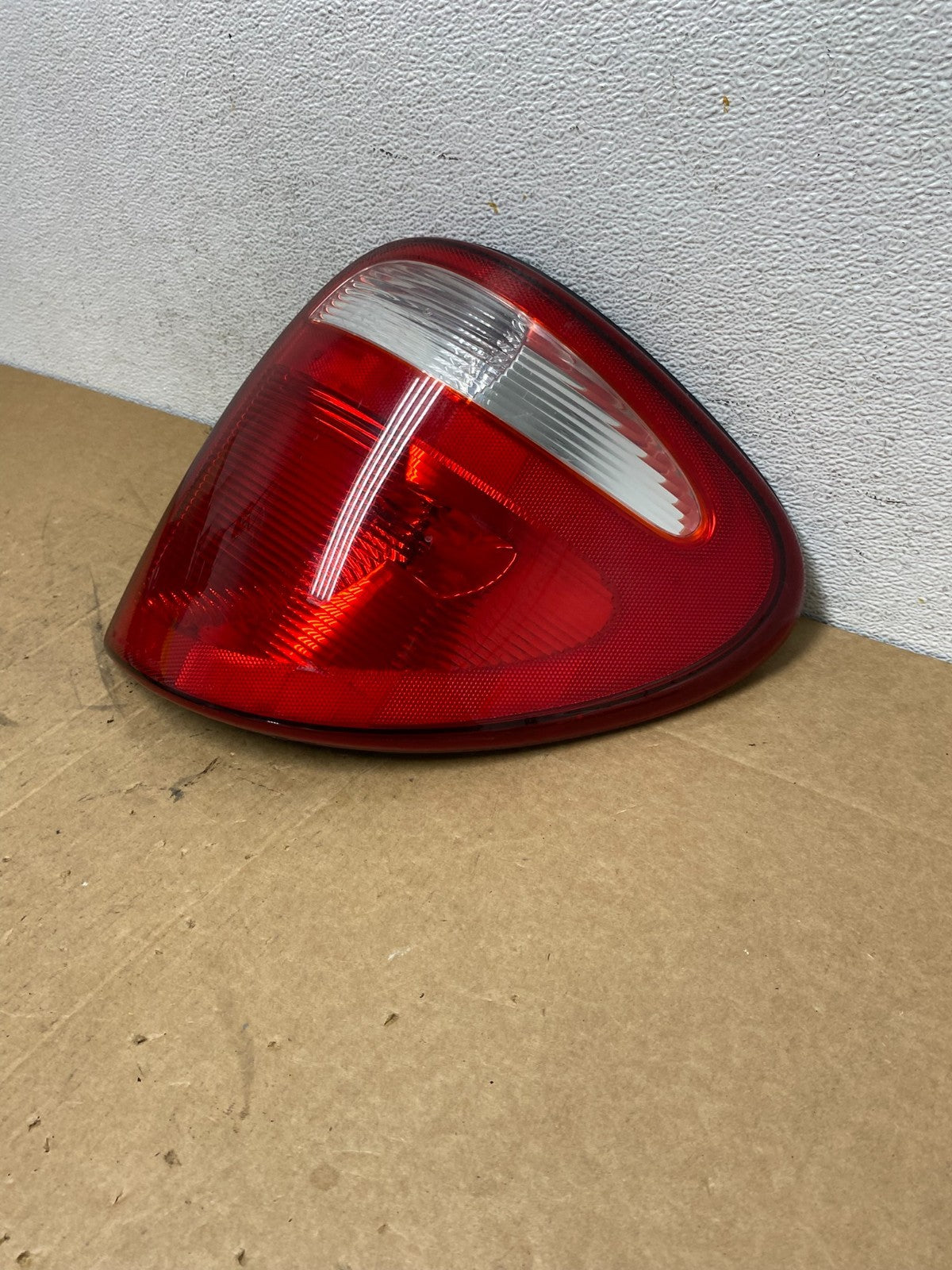 2004 - 2007 Dodge Grand Caravan Right Passenger Side Tail Light AD6235 DW1