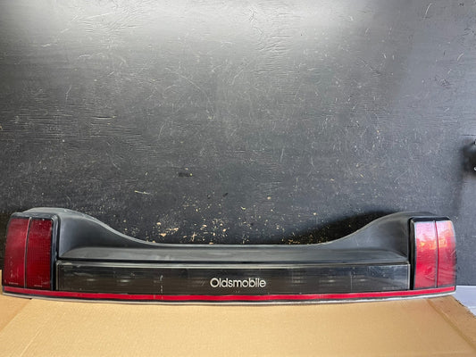 1990 1991 Oldsmobile Calais Rear Center Trunk Tail Light AA6002 DG0