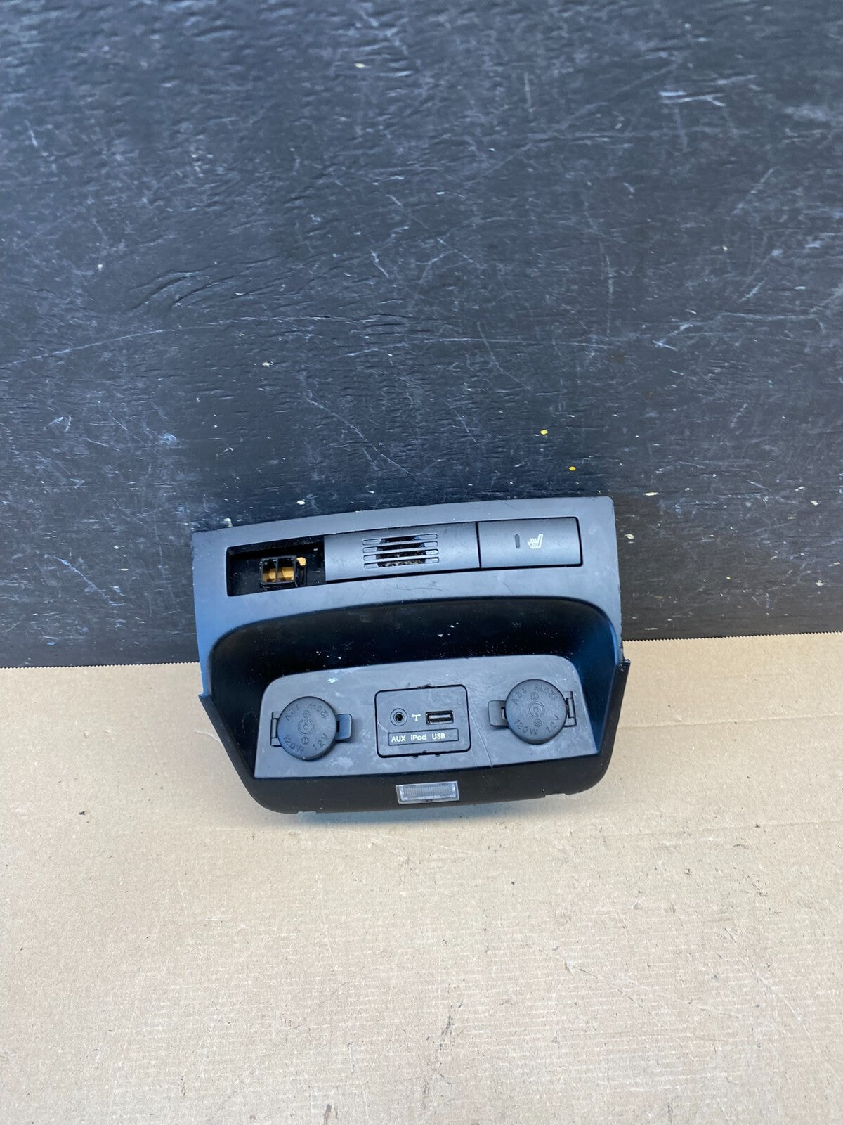 2011-2013 Kia Sorento Center Seat Heater Switches Aux USB Power Outlet O1537 DG0