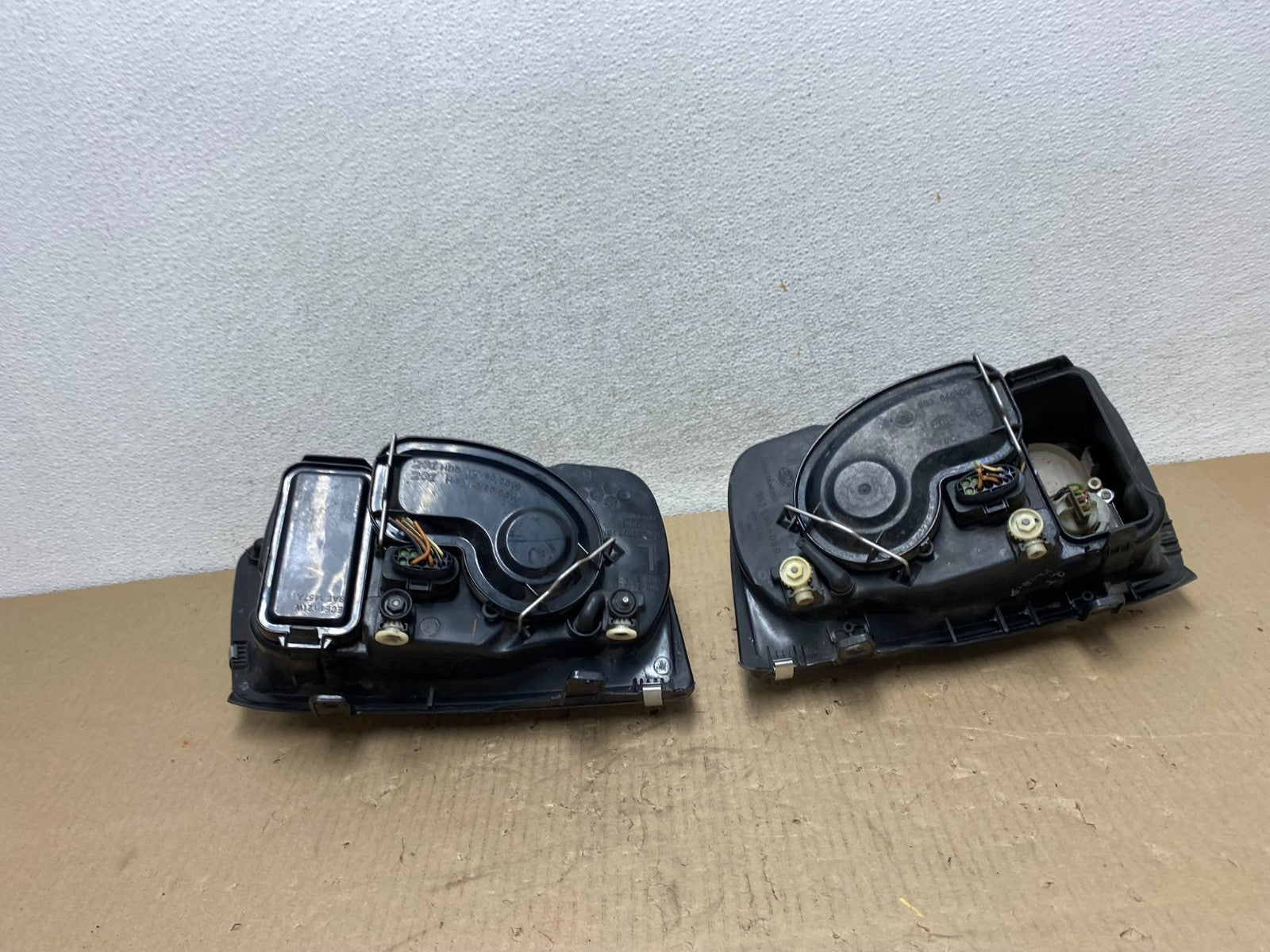 2002 to 2004 Volkswagen Jetta Left+Right Headlights AG6533 DW7