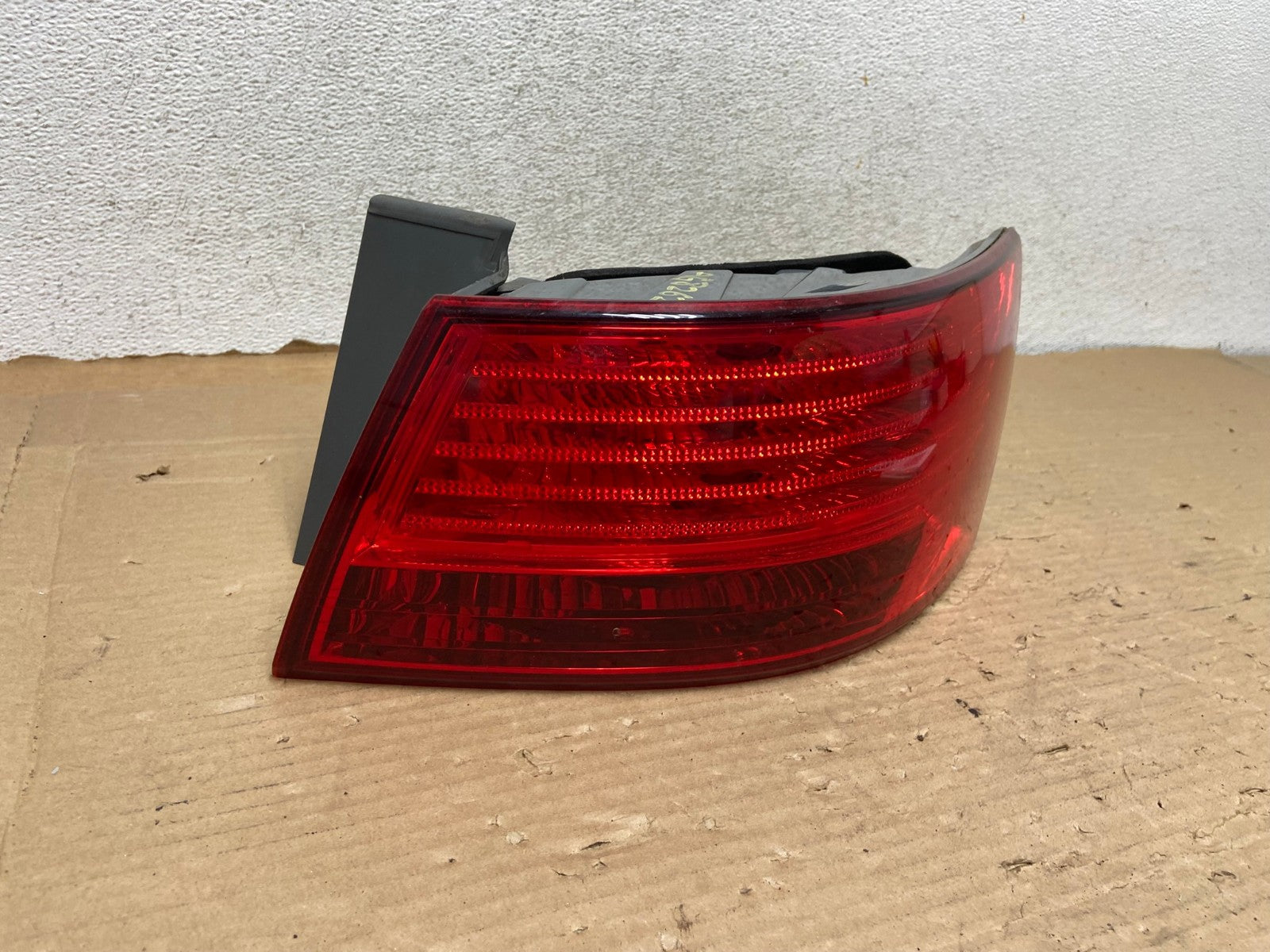 2009 to 2010 Hyundai Sonata Right Passenger Side Tail Light AG8262 LK1