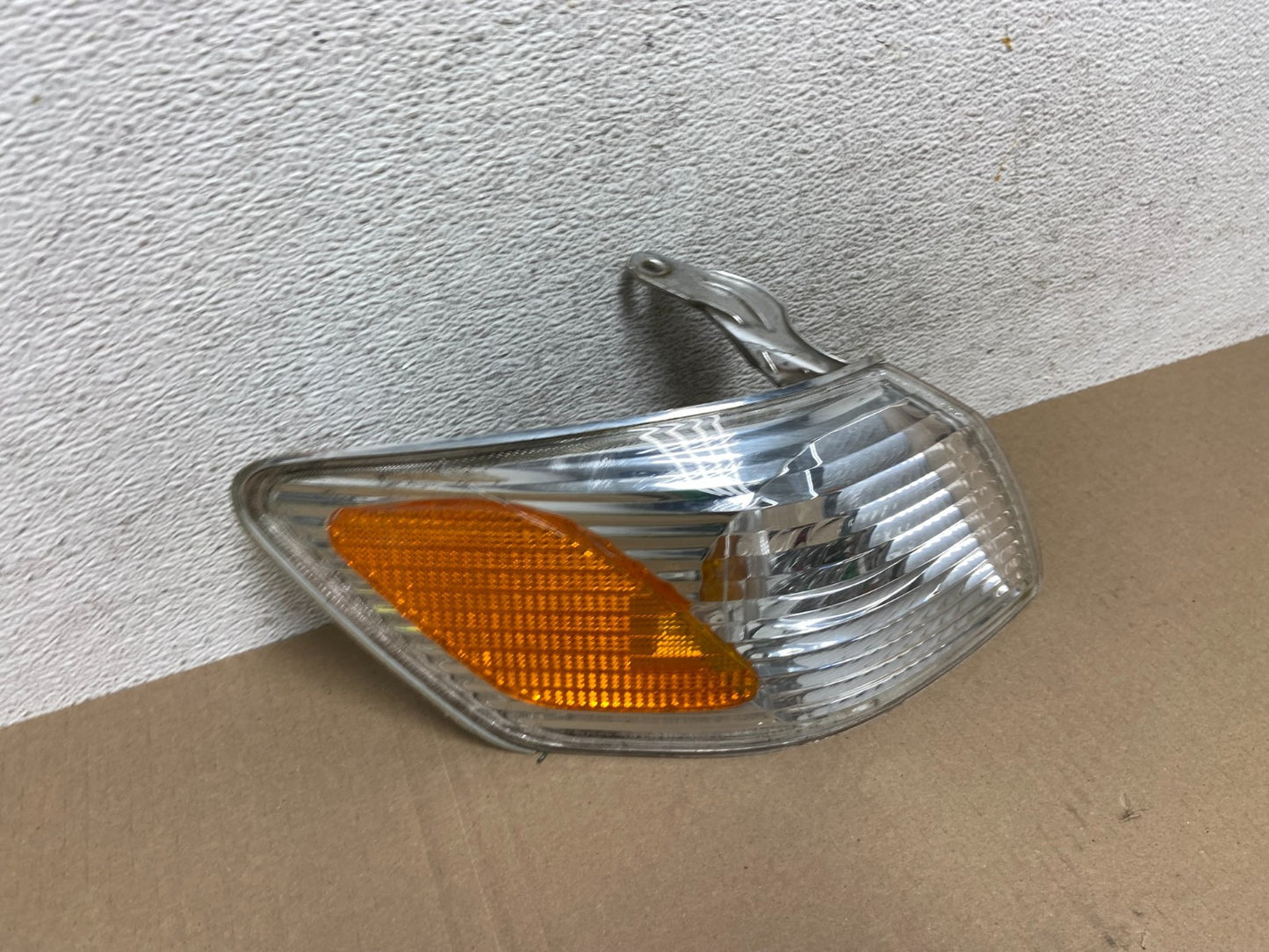 2000 - 2001 Toyota Camry Front Right Passenger RH Turn Signal AE6911 DW2