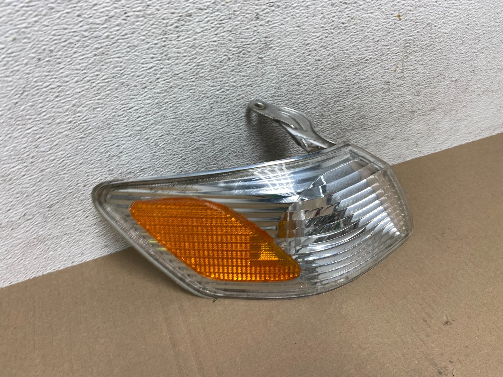2000 - 2001 Toyota Camry Front Right Passenger RH Turn Signal AE6911 DW2