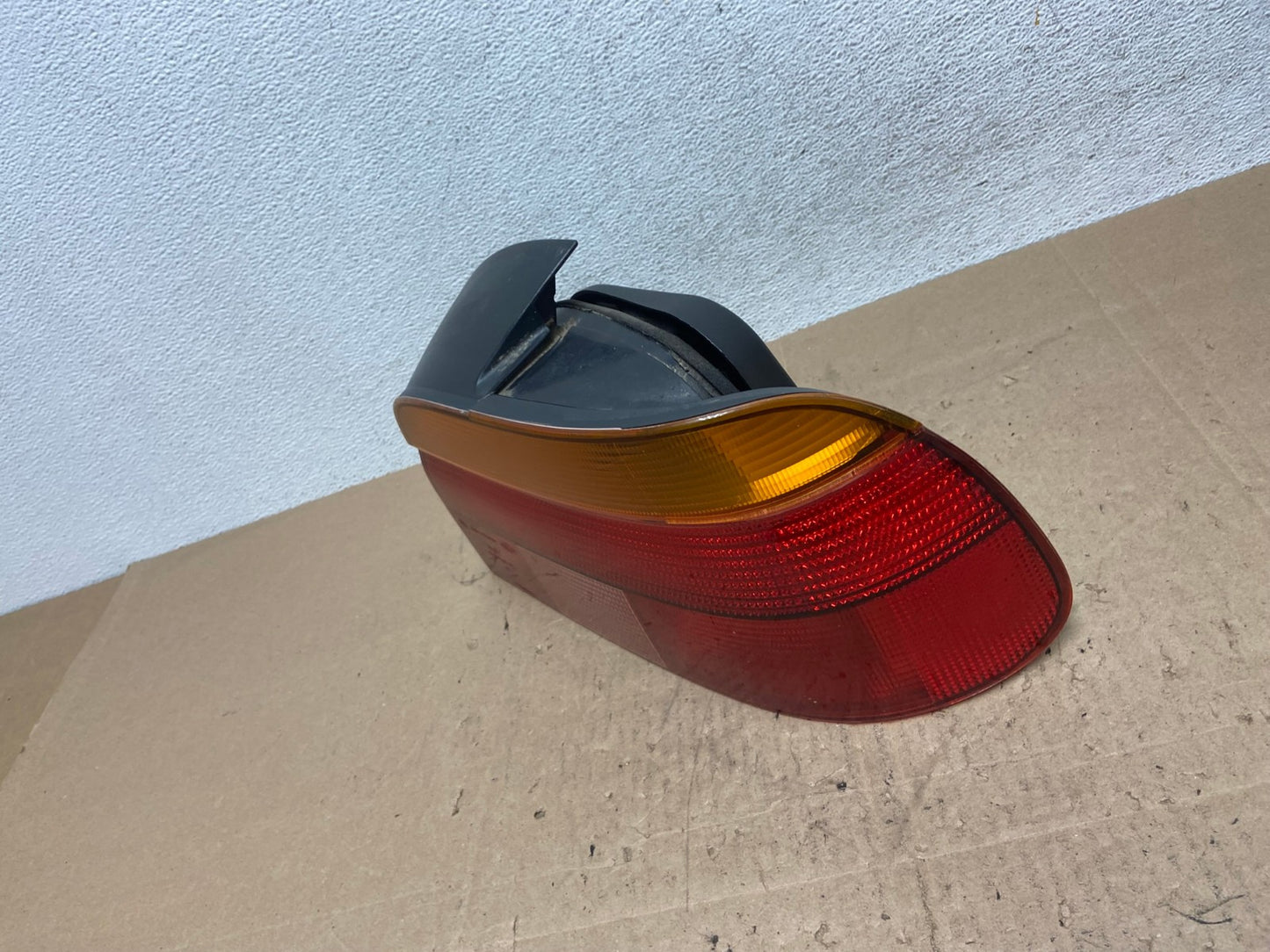1996-2000 BMW 5-SERIES E39 528i 540i Right Passenger Rh Tail Light AE6459 LK1