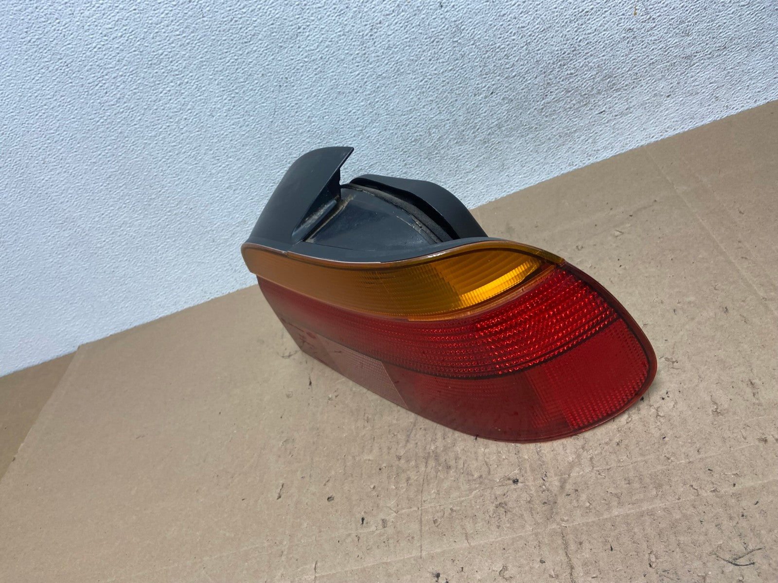 1996-2000 BMW 5-SERIES E39 528i 540i Right Passenger Rh Tail Light AE6459 LK1