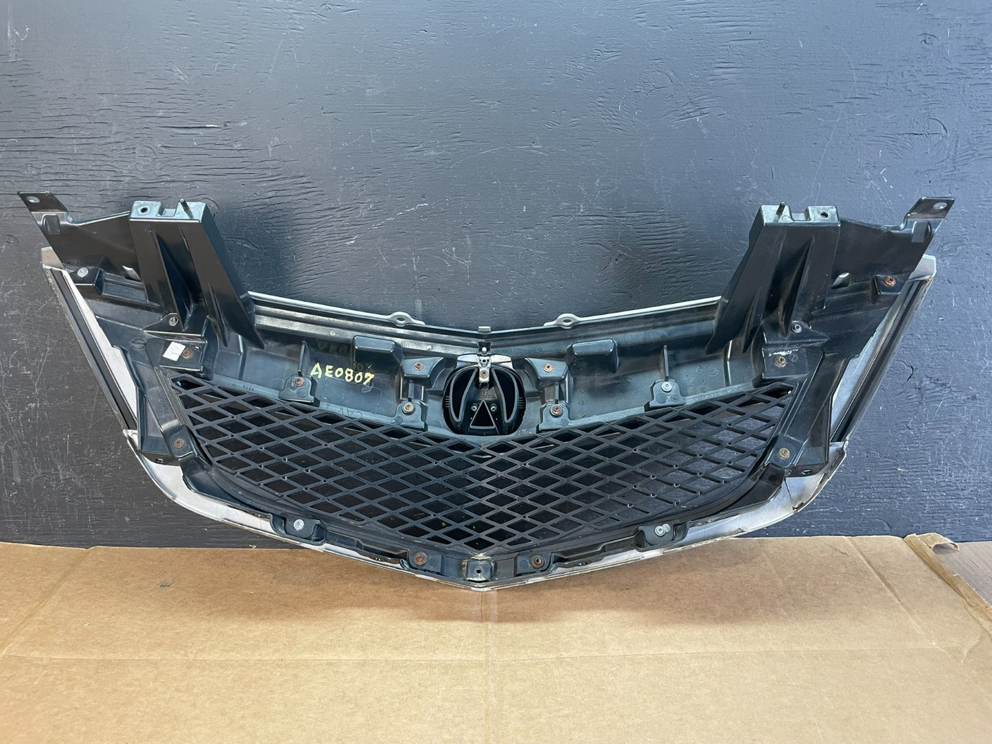 2010 to 2013 Acura MDX Front Upper Grill Grille Emblem ae0807 DG3