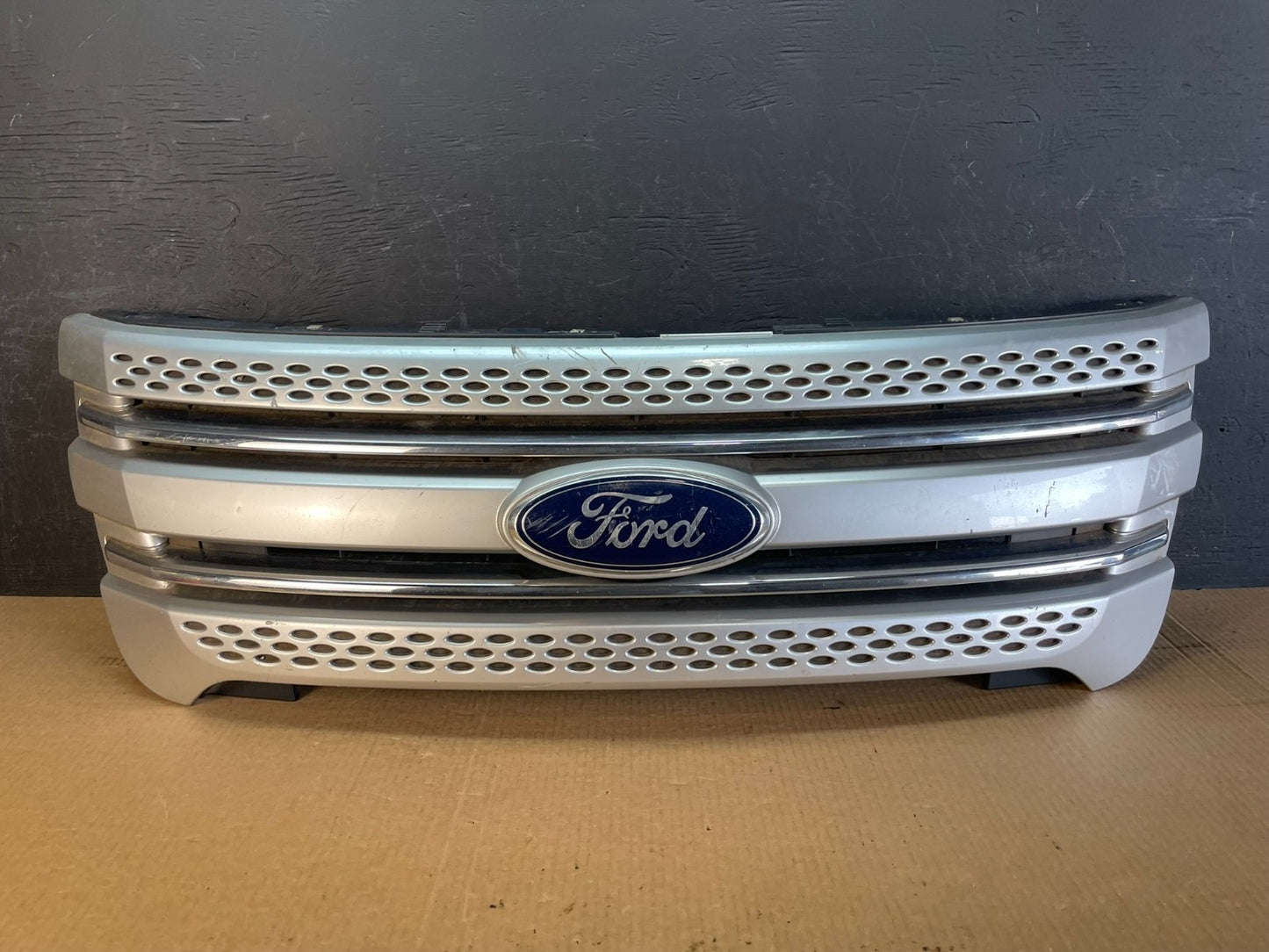 2011 to 2015 Ford Explorer Upper Front Grill Grille af3775 DG0