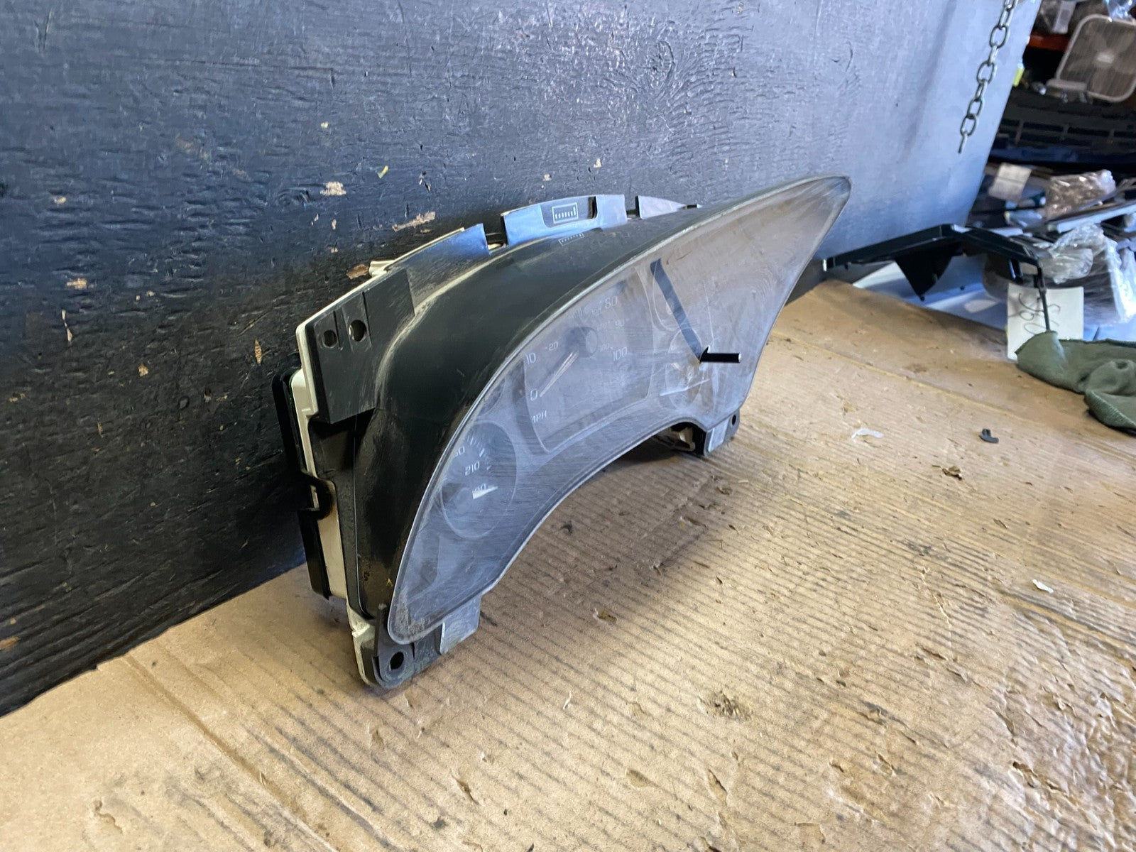 2004 to 2007 Chevrolet Express Speedometer Cluster Gauge OEM  S8720 DG2
