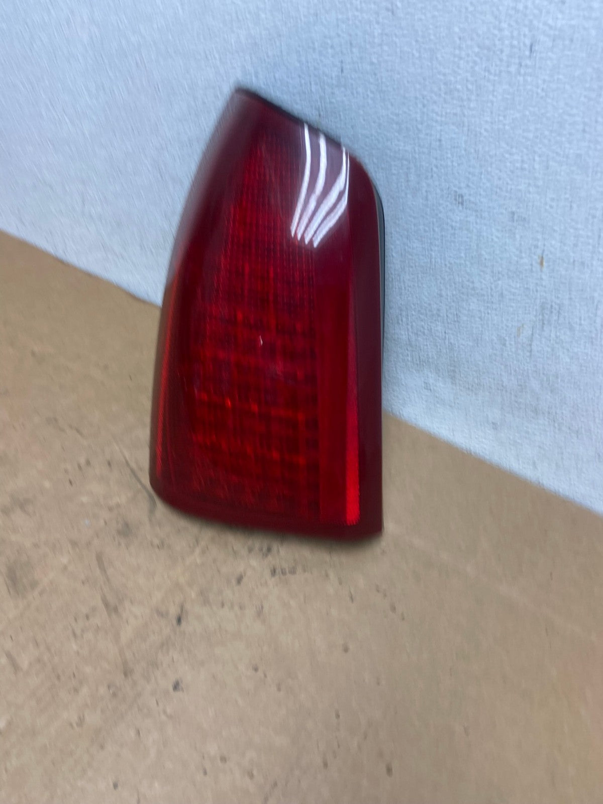 2000 to 2005 Cadillac Deville Left Driver Lh Side Tail Light AD5152 LK1
