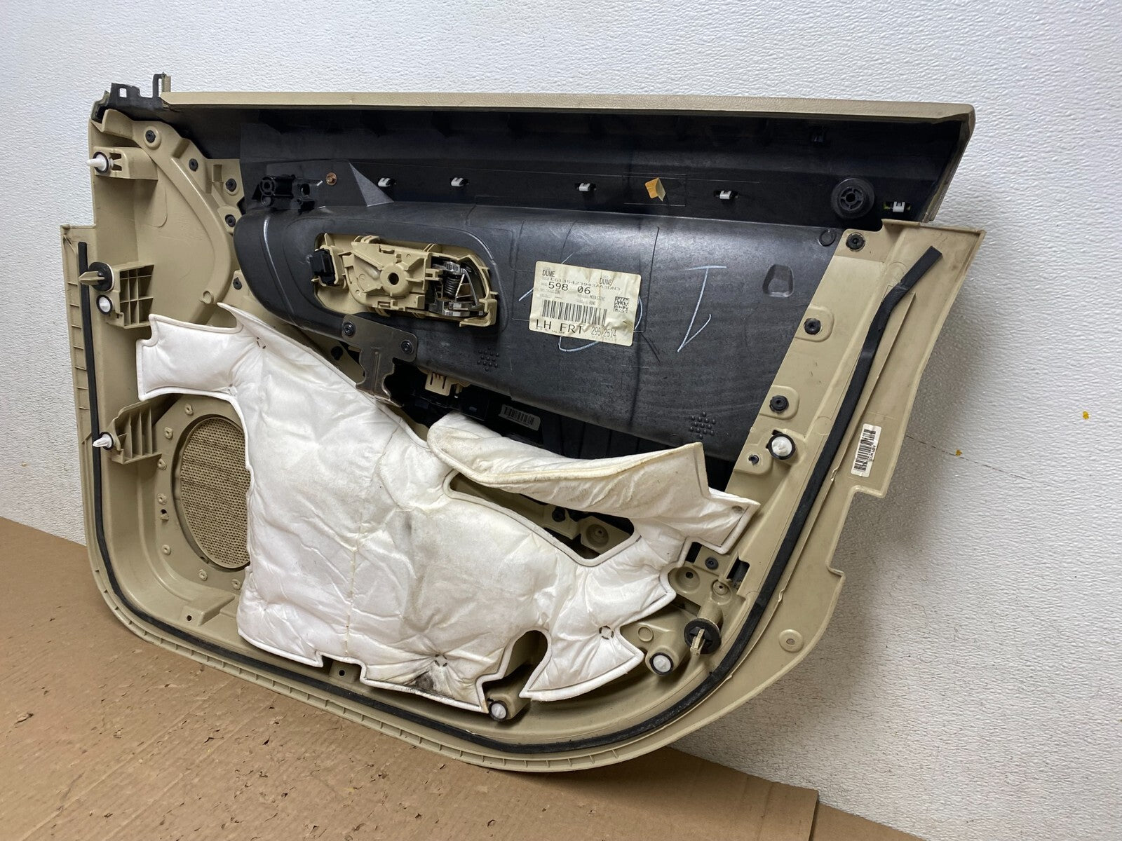 2013 to 2019 Ford Taurus Front Left Driver Side Interior Door Panel OEM j2258 DG7
