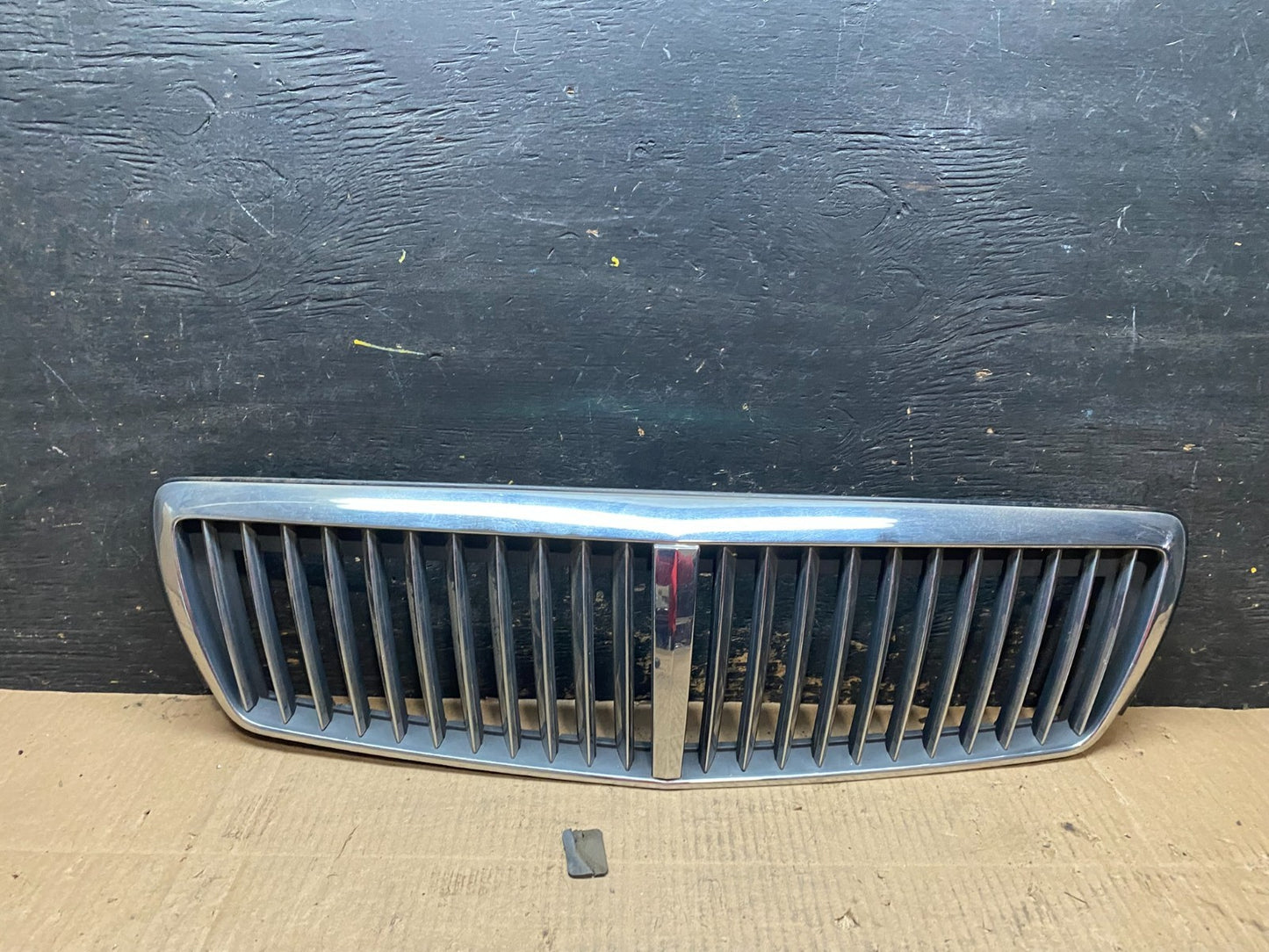 2002 to 2005 Hyundai XG350 Front Upper Grill Grille W/Emblem u6377  DG0