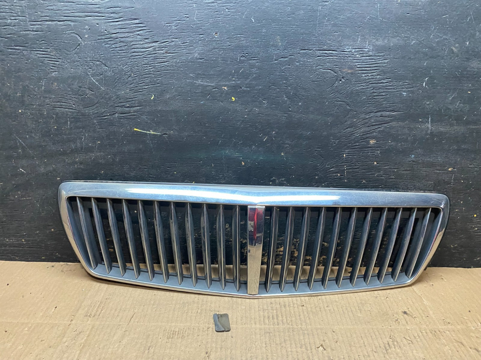 2002 to 2005 Hyundai XG350 Front Upper Grill Grille W/Emblem u6377  DG0