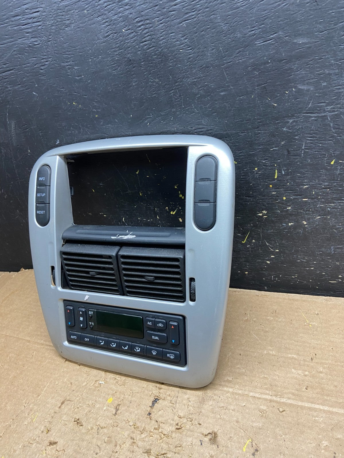 2002 to 2003 Ford Explorer Radio Dash Bezel Climate Control Air Vent x1129 DG1