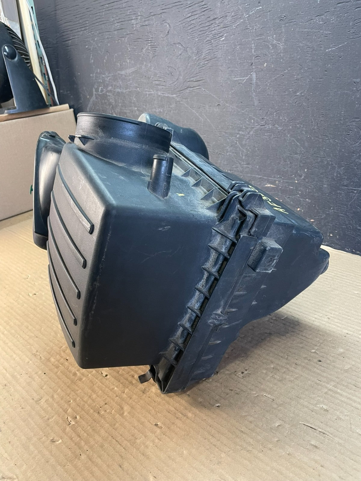 2011 - 2021 Dodge Durango 3.6L Air Filter Cleaner Box AF3503 DW2