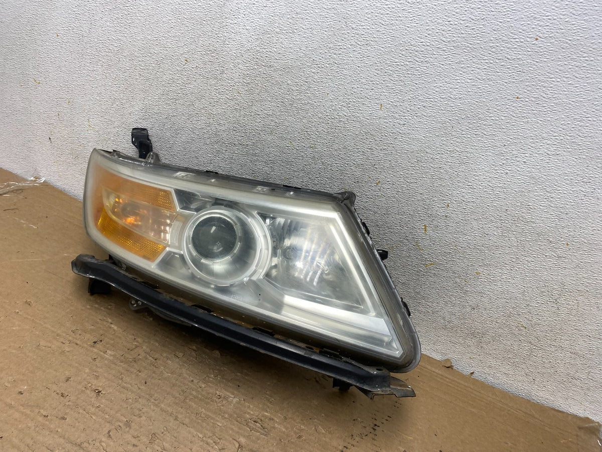 2011 to 2013 Honda Odyssey Front Right Passenger Headlight Halogen AH9266 DW2