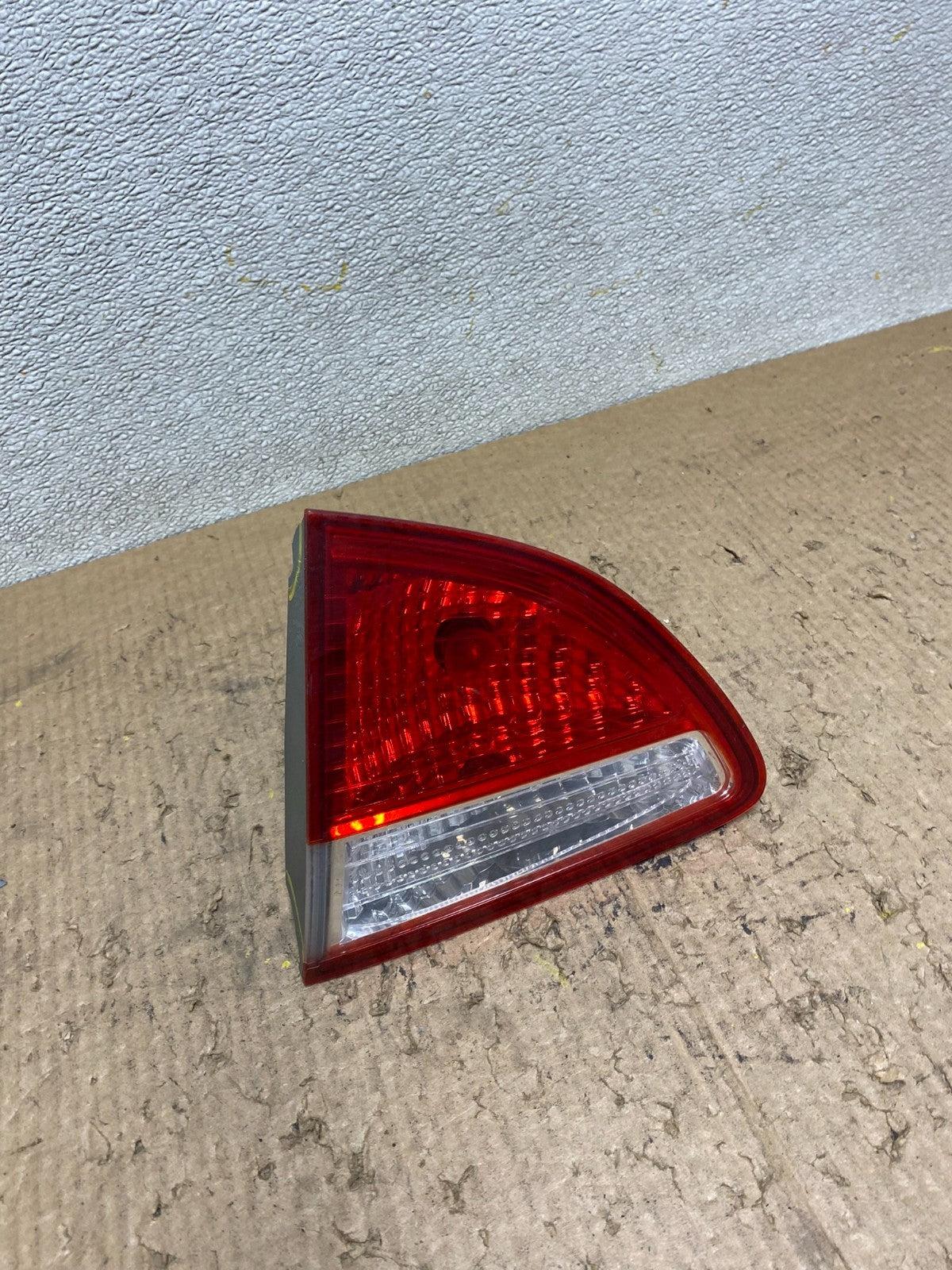 2007 to 2012 Hyundai Veracruz Right Passenger RH Inner Tail Light OEM W7853 DW3