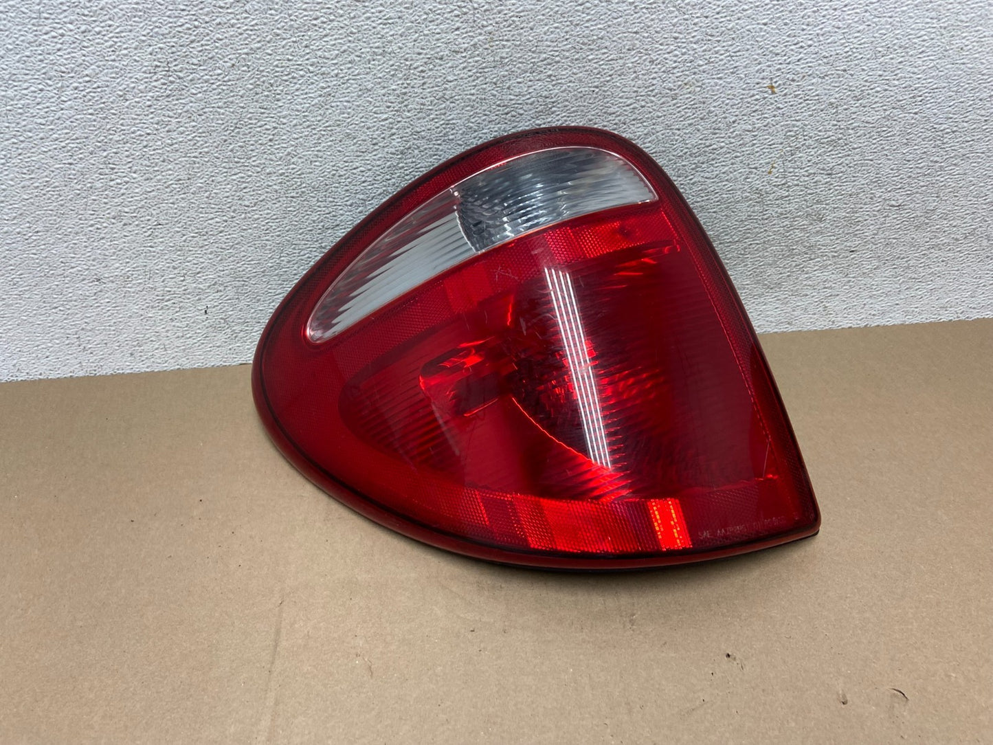 2004 to 2007 Dodge Grand Caravan Left Driver Lh Tail Light AG6583 DW0