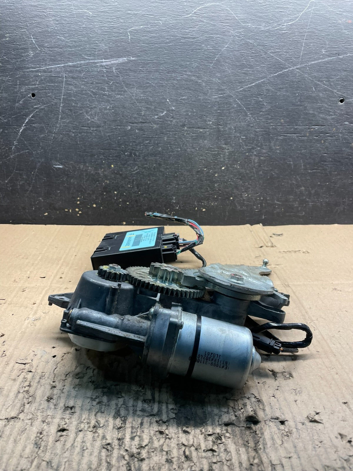 2009 to 2016 GMC Acadia Rear Trunk Liftgate Power Motor Actuator V2283 DG1