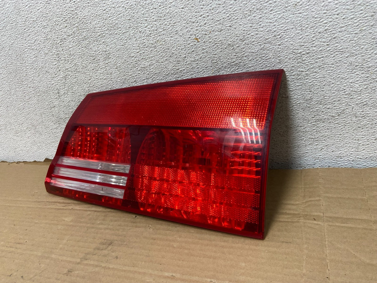 2004-2005 Toyota Sienna Right Passenger RH Side Inner Tail Light AG8874 DW2