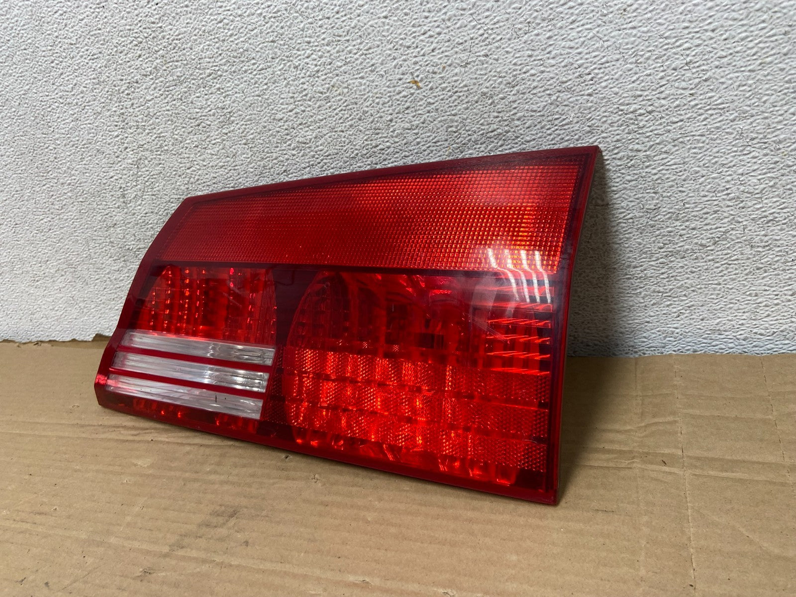 2004-2005 Toyota Sienna Right Passenger RH Side Inner Tail Light AG8874 DW2