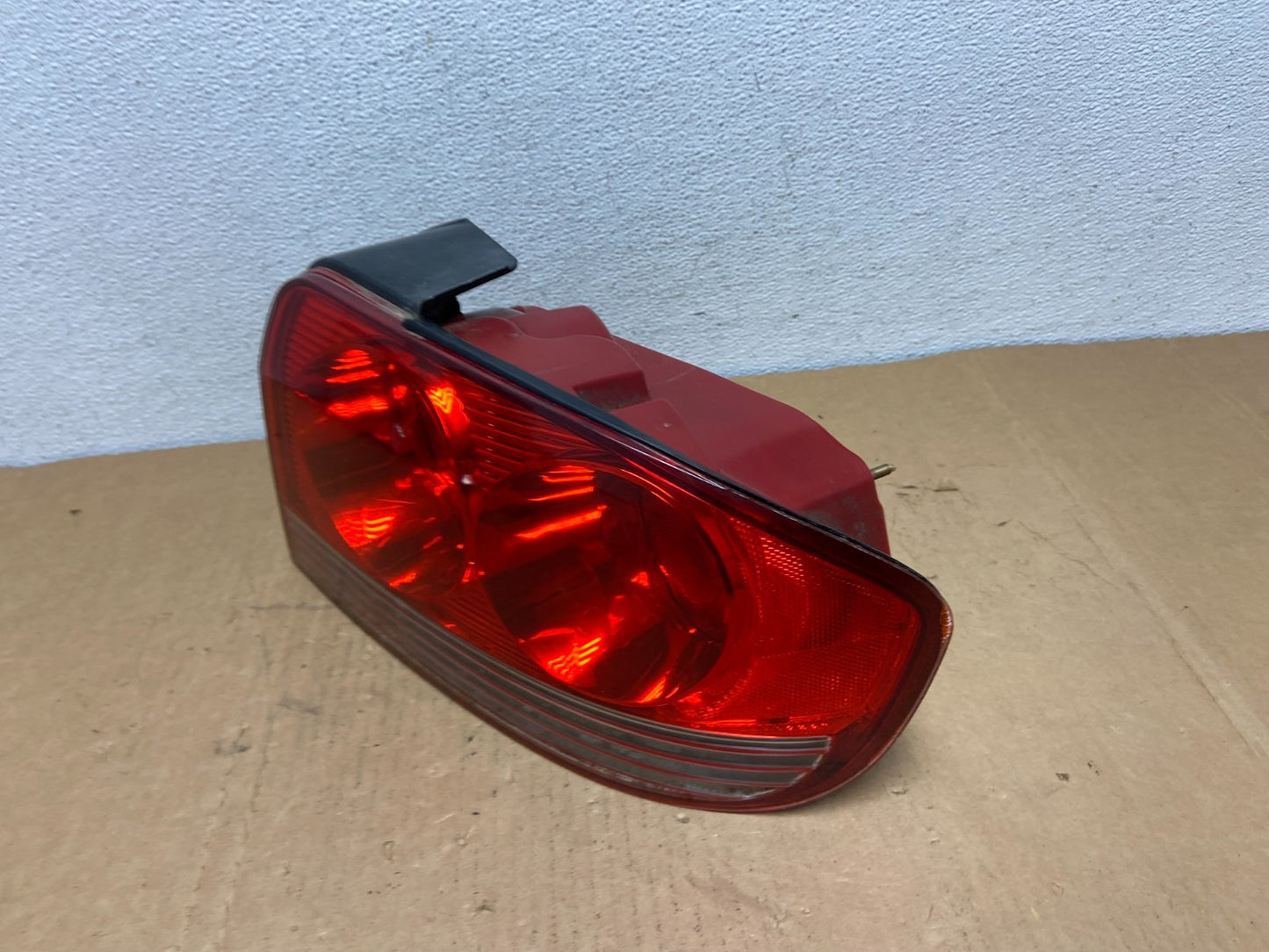 2002 - 2005 Hyundai Sonata Right Passenger RH Side Tail Light AC8506 DW1
