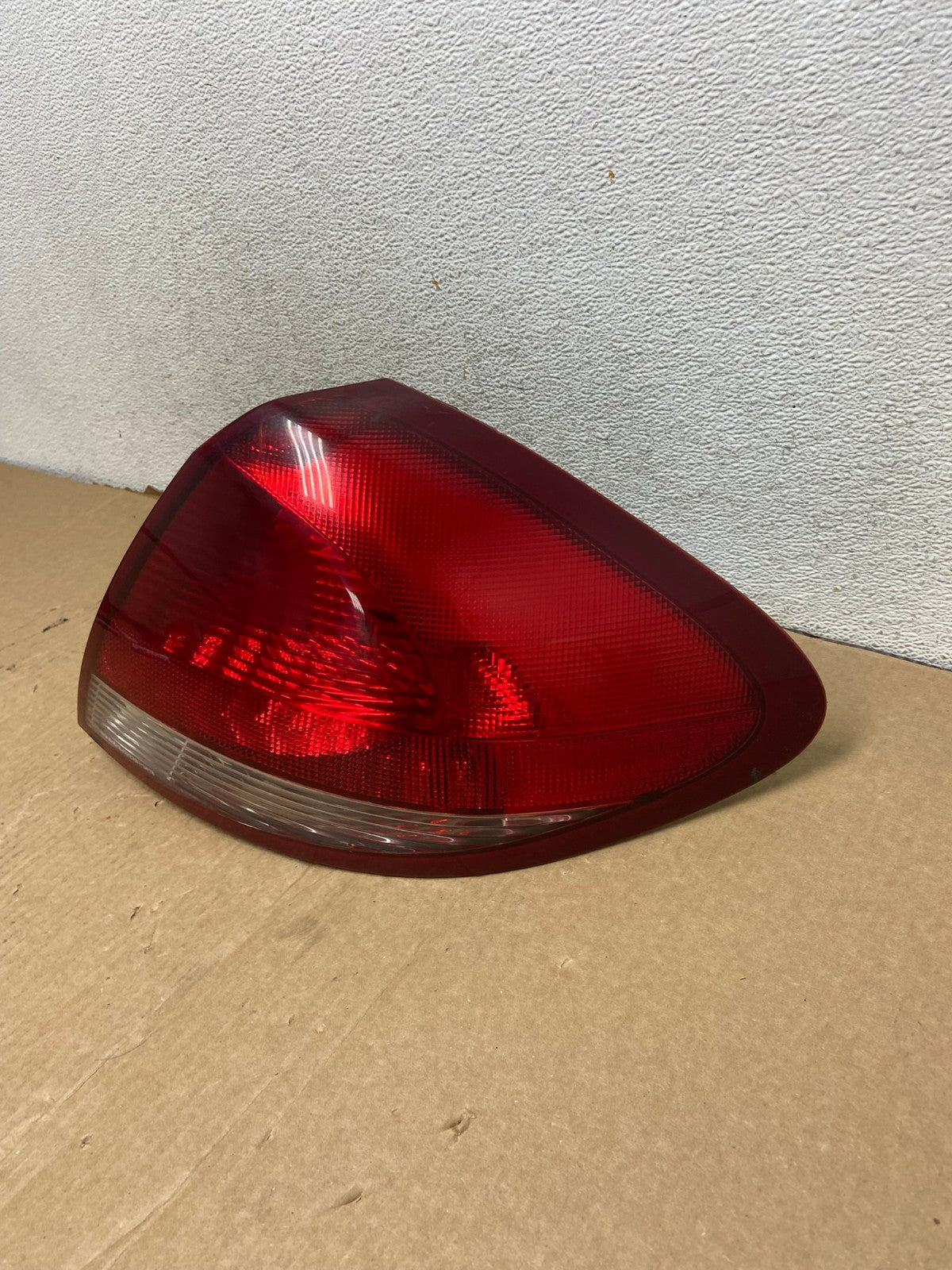 2004 2005 2006 2007 Ford Taurus Right Passenger Side Tail Light AG2018 LK1