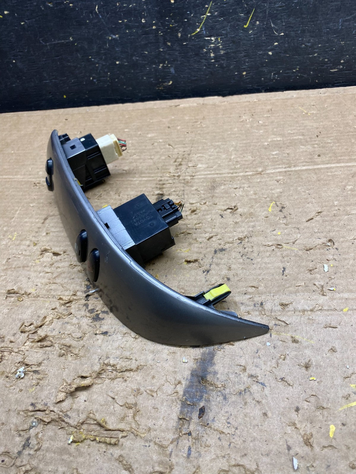 2004 to 2010 Toyota Sienna Left Side Climate Switches Bezel Trim OEM X1414 DG2