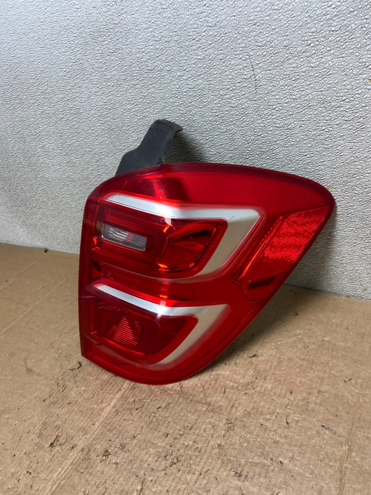 2016 to 2017 Chevrolet Equinox Right Passenger RH Side Tail Light OEM AA3820 DW1
