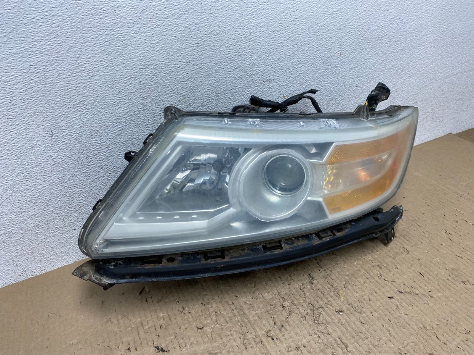 2011 to 2013 Honda Odyssey Front Left Driver LH Headlight Halogen AF7122 DW2