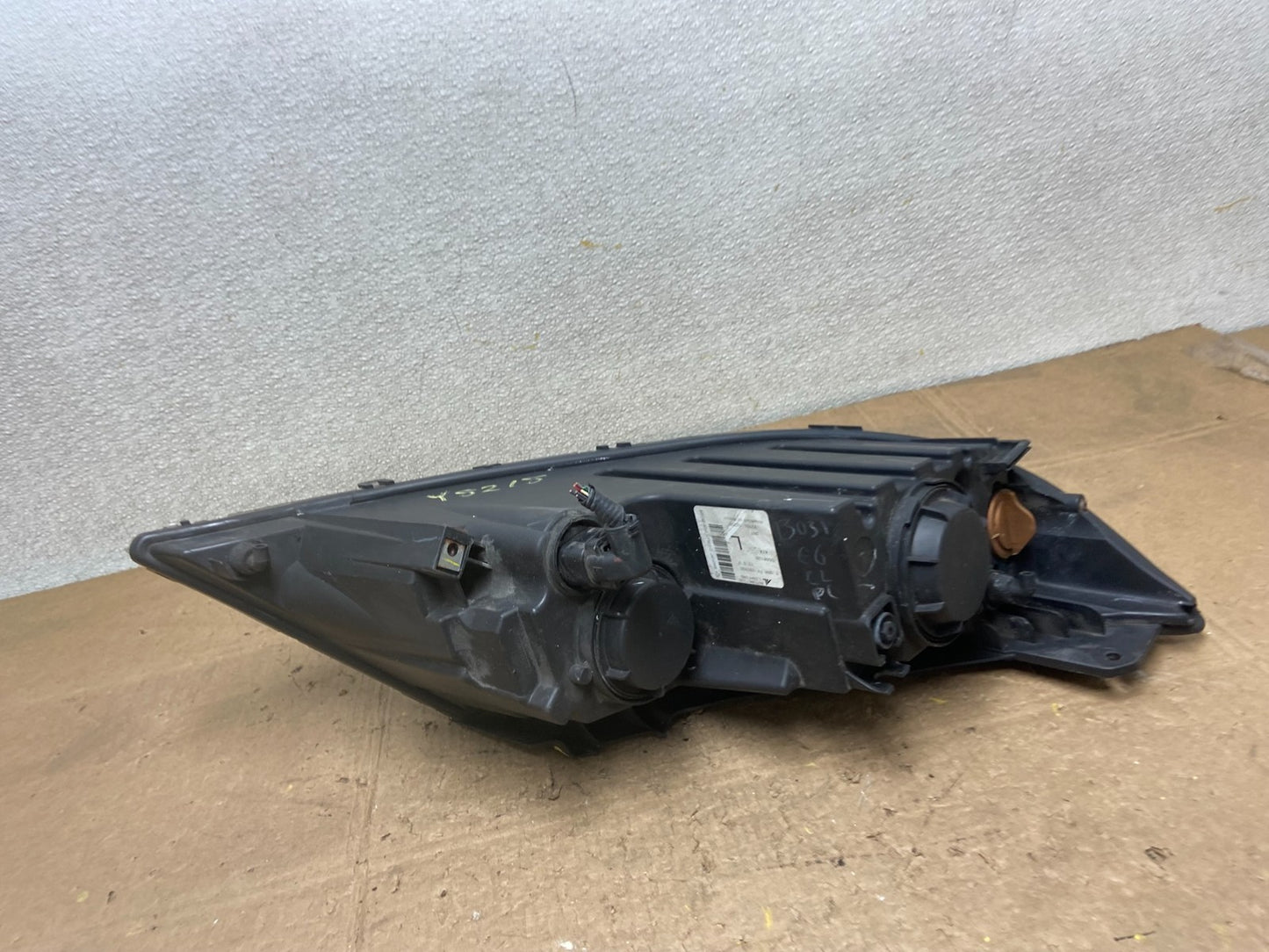 2011 to 2013 Kia Sorento Left Driver LH Side Headlight Halogen Oem Y8219 DW6