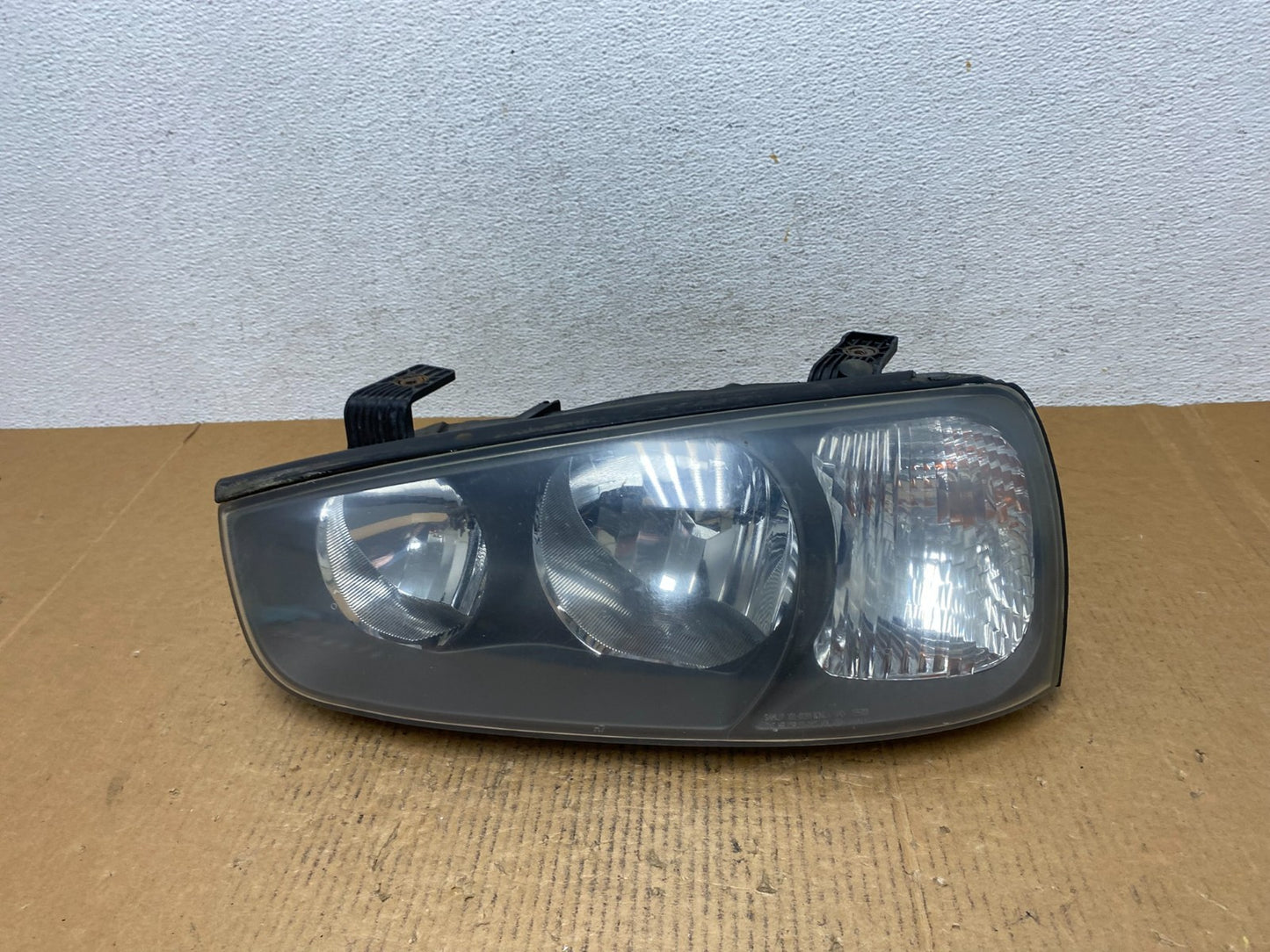 2001 2002 2003 Hyundai Elantra Left Driver LH Side Halogen Headlight AE1183 DW0