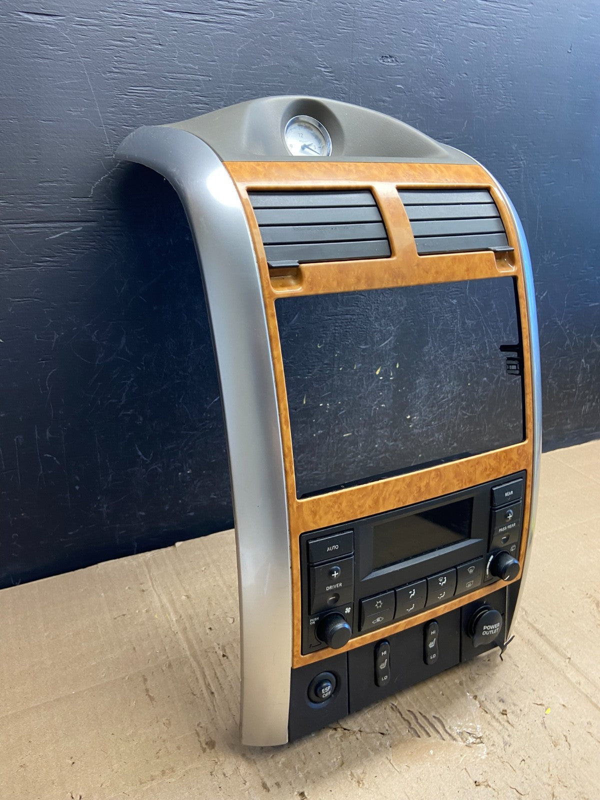 2007-2009 Chrysler Aspen Heat Climate Temperature Control Radio Bezel AE1979 DG2