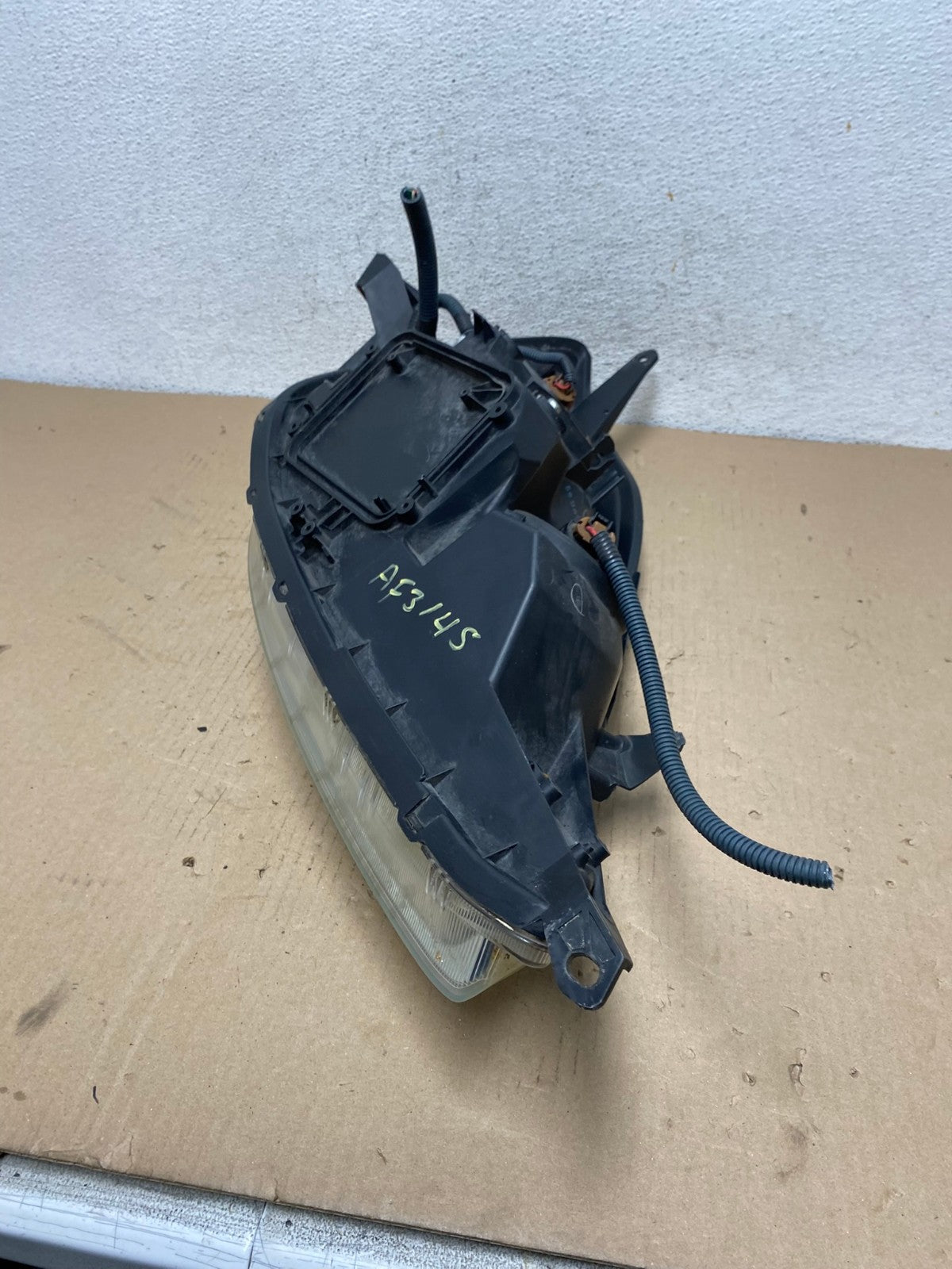 2004-2005 Toyota Sienna Left Driver LH Side Halogen Headlight AF3145 LK5