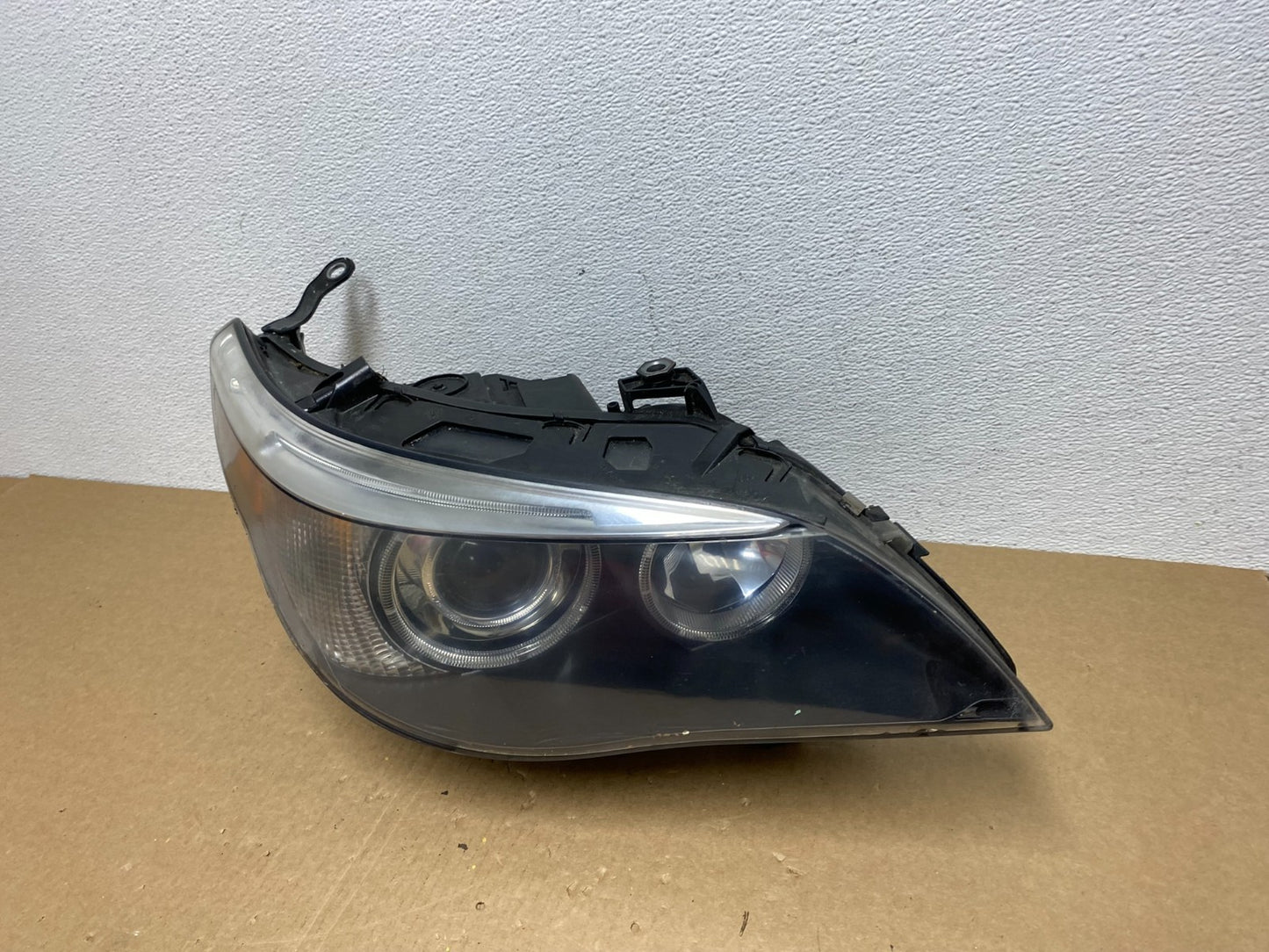 2004 to 2007 BMW 525i 5 Series Headlight Right Passenger Xenon AFS AC1086 DW1