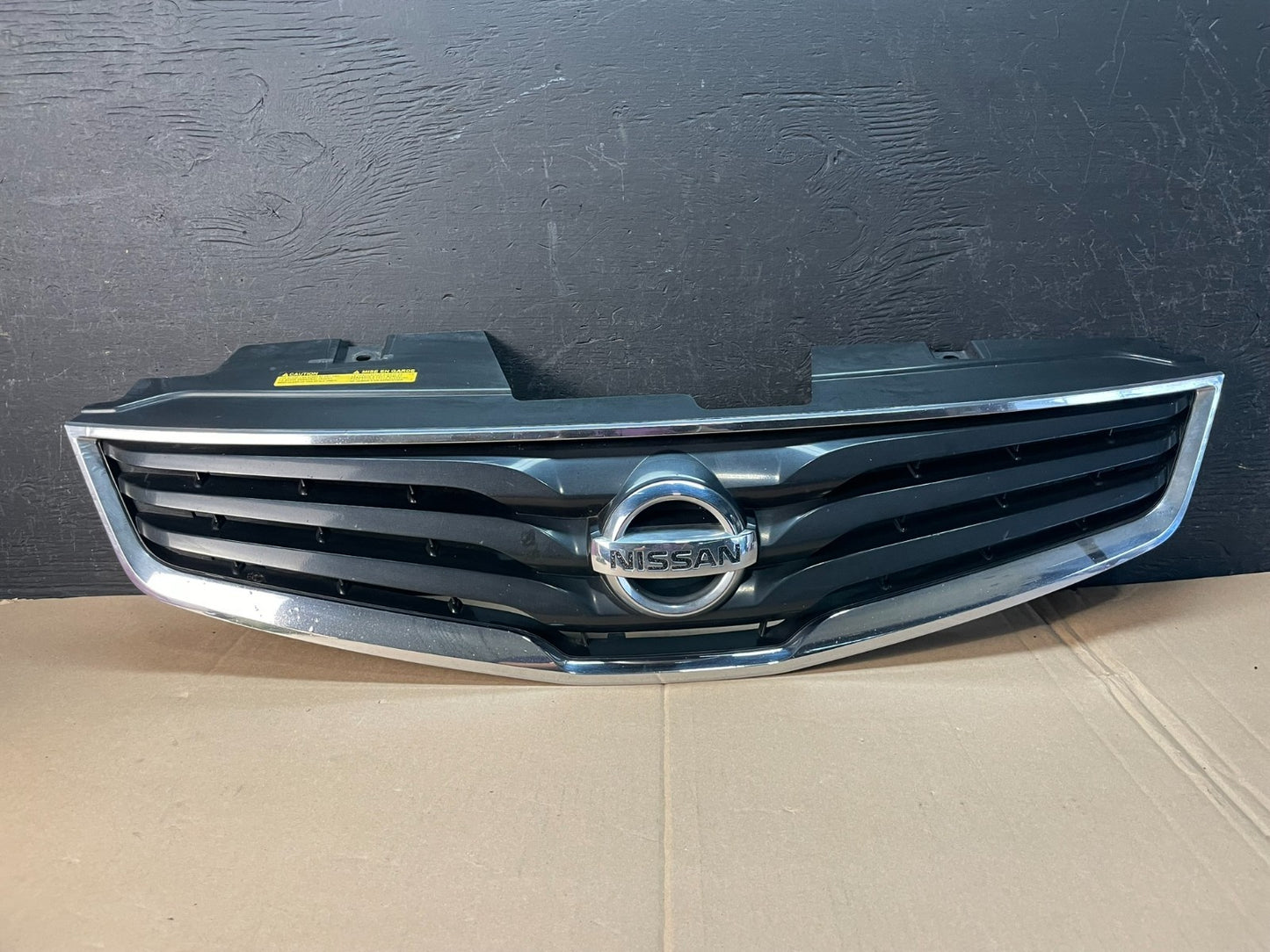 2010 to 2012 Nissan Sentra Front Upper Grill Grille ad8327 DG0