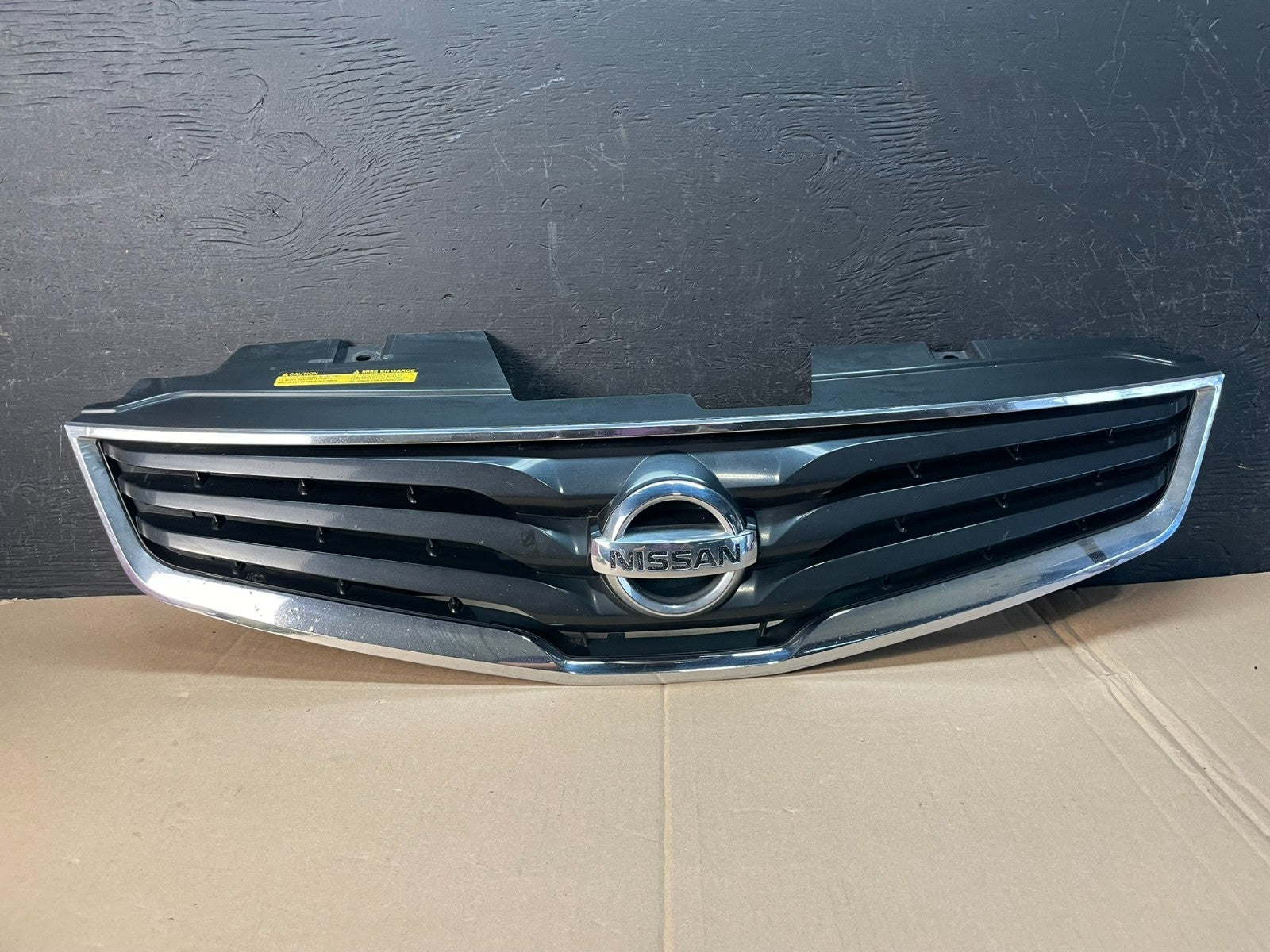 2010 to 2012 Nissan Sentra Front Upper Grill Grille ad8327 DG0