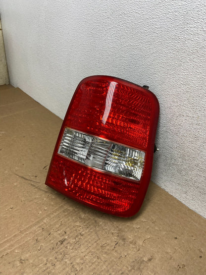 2003 2004 2005 Kia Sedona Right Passenger RH Side Tail Light AG12171