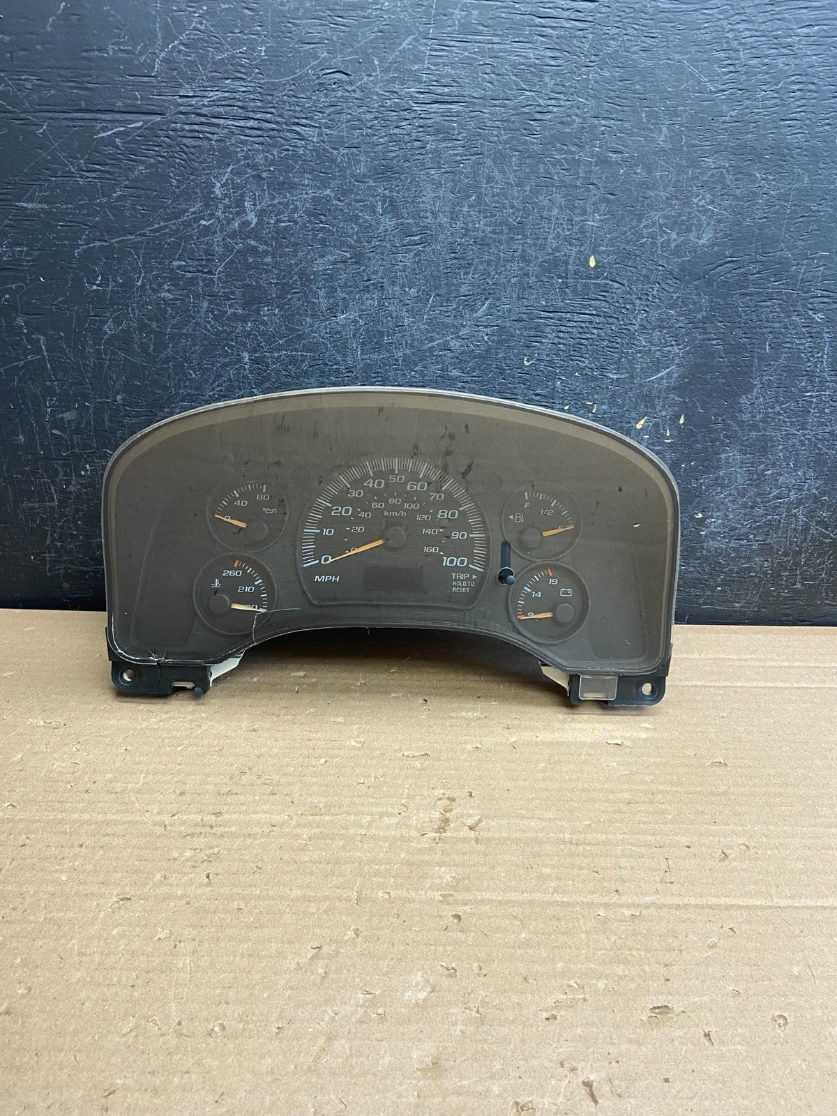 2004 to 2007 Chevrolet Express Speedometer Cluster Gauge AG0319 DG0