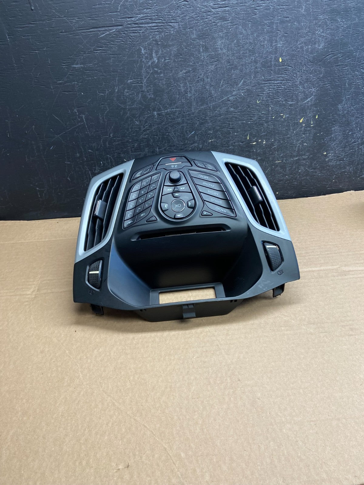 2013 to 2014 Ford Focus Center Radio Stereo Control Unit Trim AF2402 DG3
