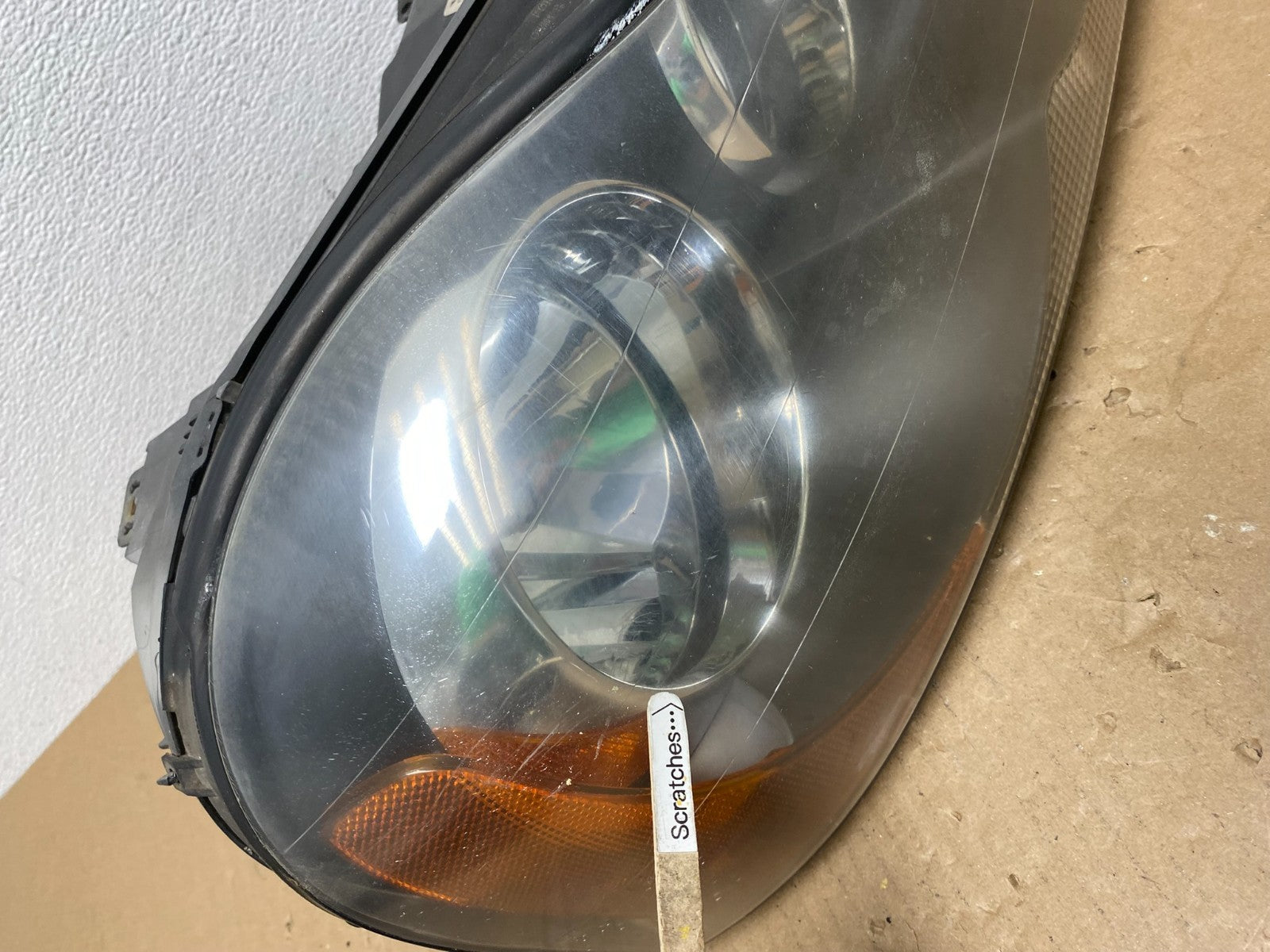 2003 to 2006 Volvo XC90 Right Passenger Rh Side Headlight Halogen AB6903 DW3