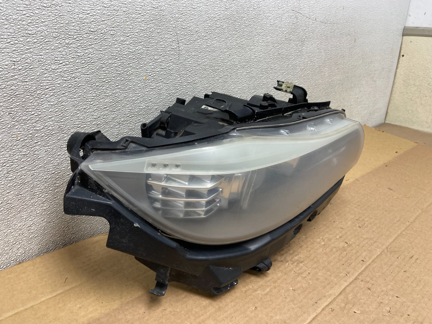 2009-2011 Bmw 3 Series 328i 4/D Sedan Right Passenger Headlight Xenon OEM AB50812