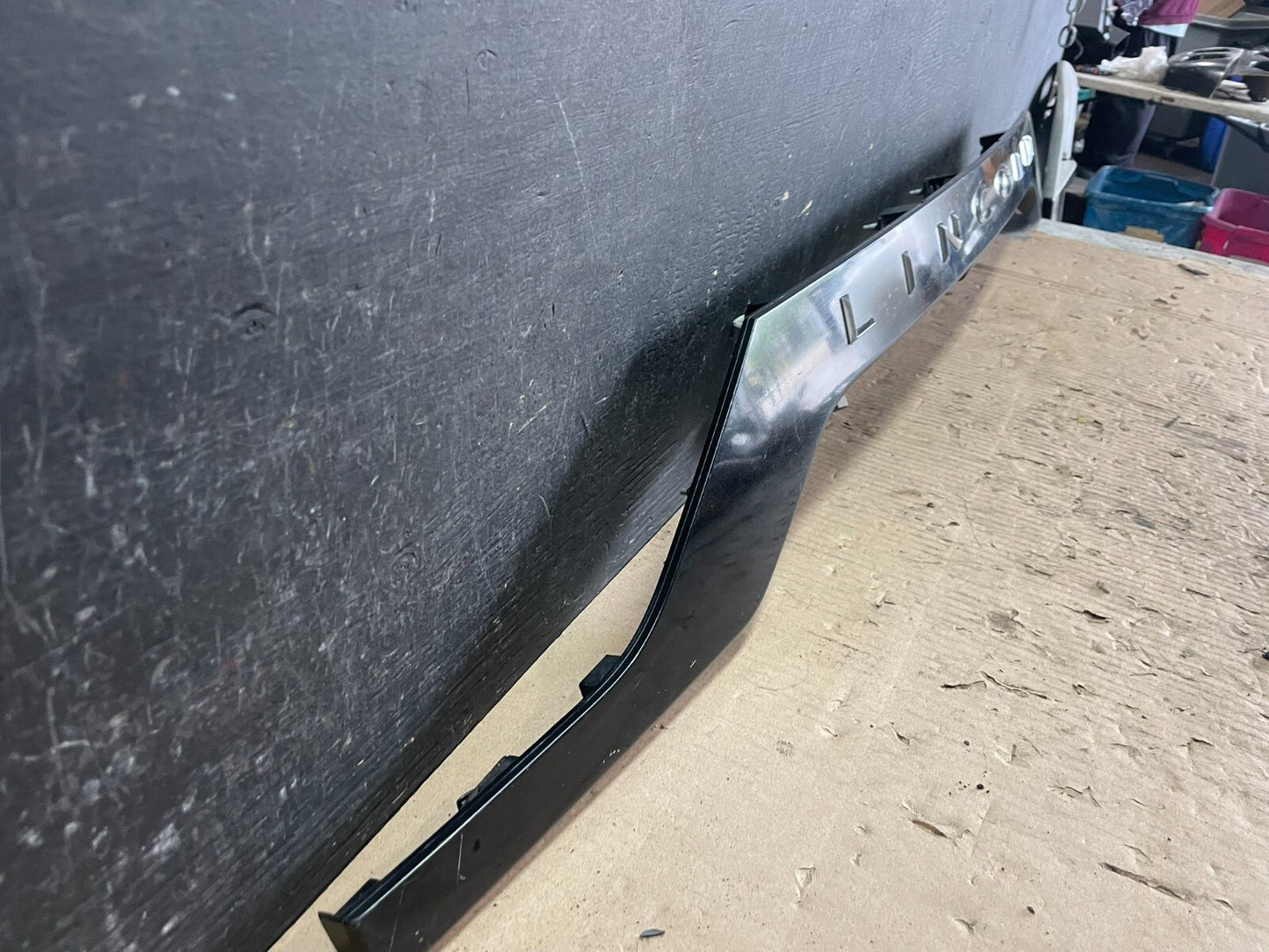 2015 - 2018 Lincoln Navigator Rear Hatch Trim Molding License Camera M61252