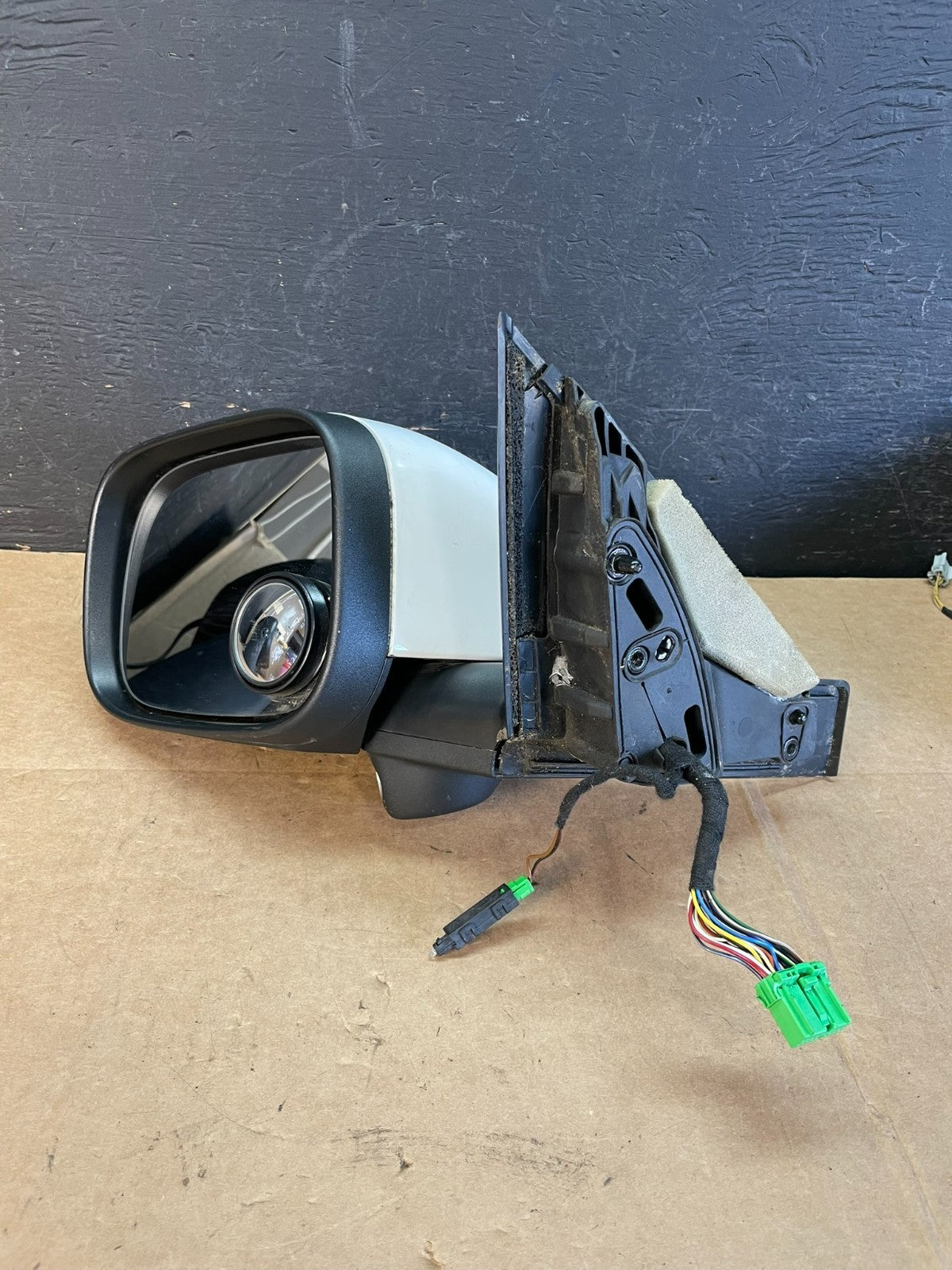2007 - 2011 Volvo XC70 V70 Left Driver View Door Mirror AE0949 DW2