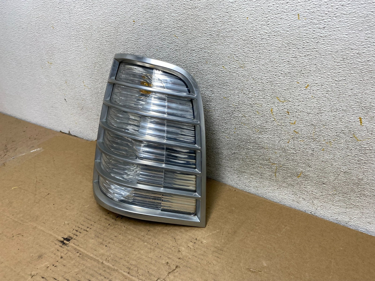 2006 - 2010 Mercury Mountaineer Right Passenger RH Side Tail Light AH8103 DW2
