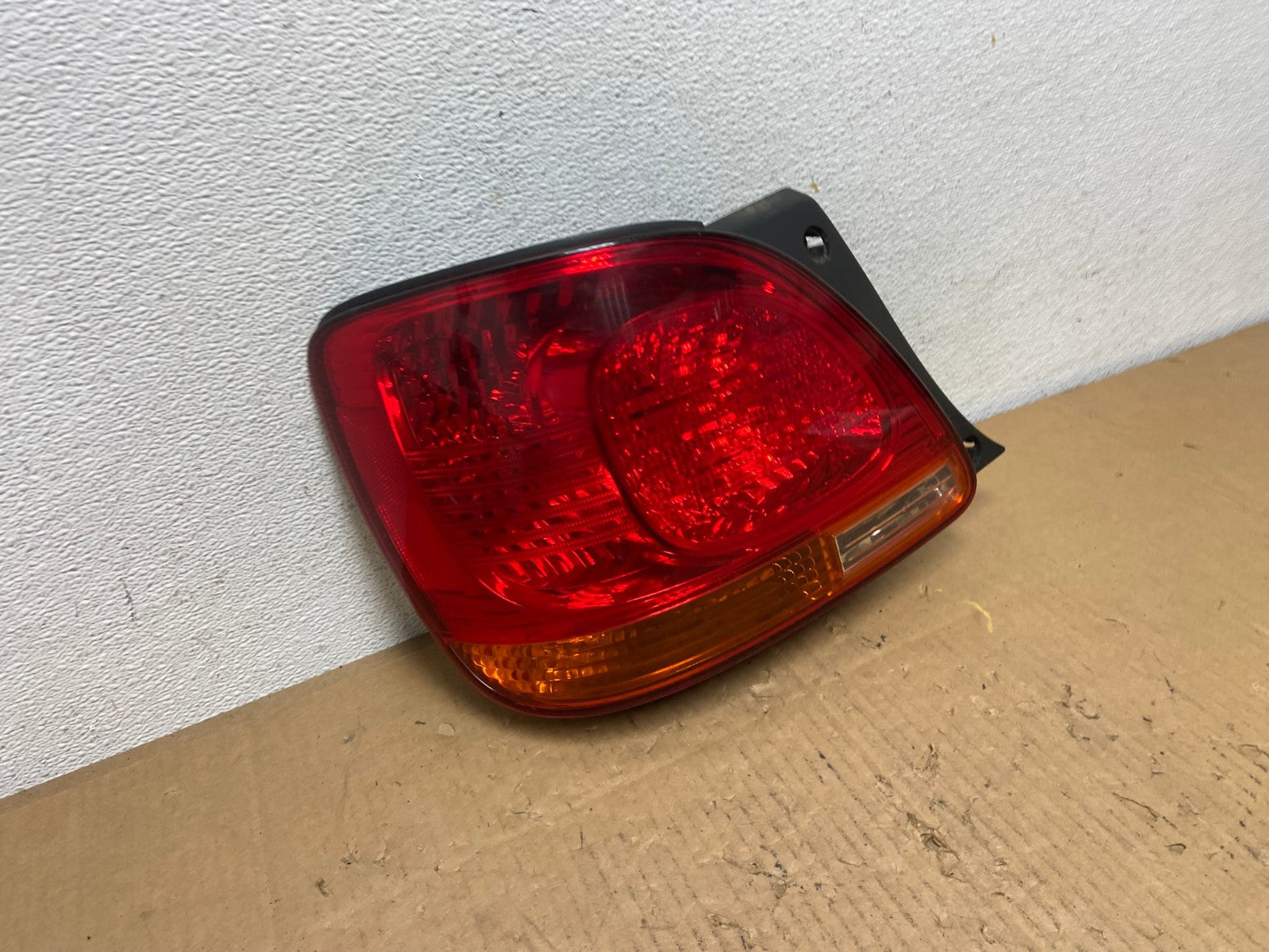 2001 - 2005 Lexus Gs300 Gs400 Gs430 Left Driver LH Side Tail Light AD1022 LK2
