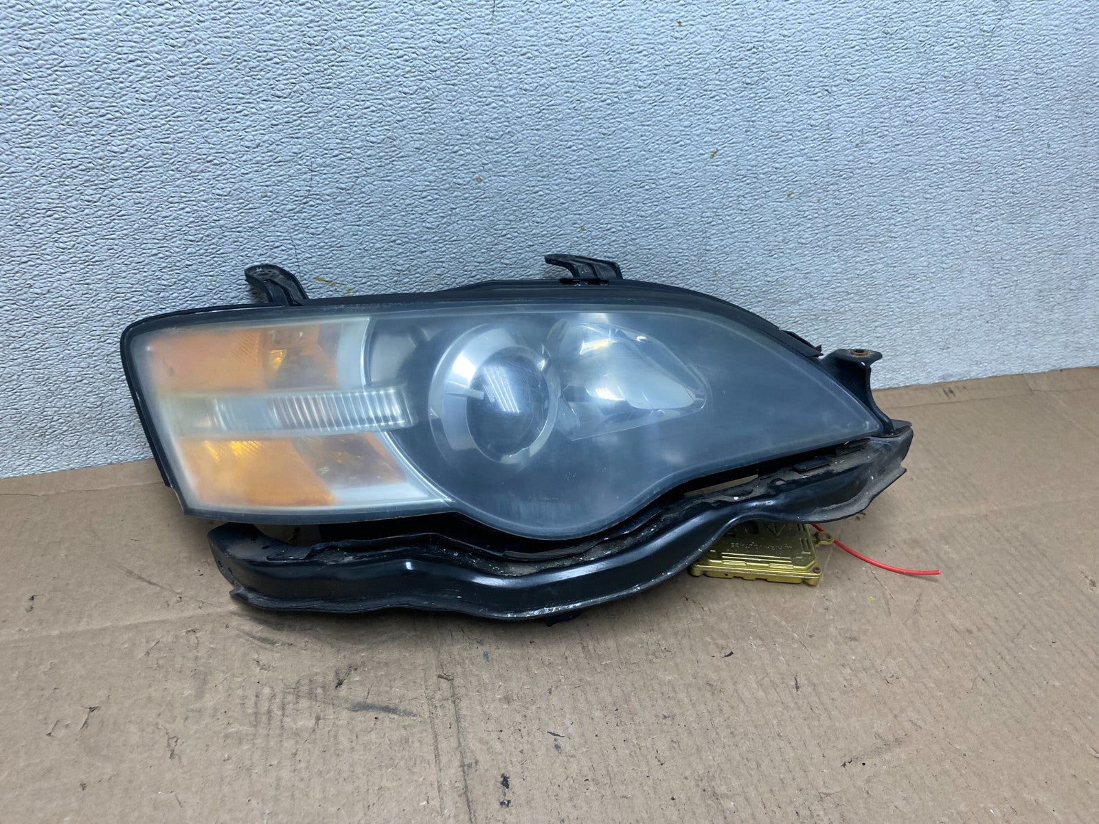 2006 to 2007 Subaru Legacy Right Passenger RH Side Black Headlight R7527 DW0