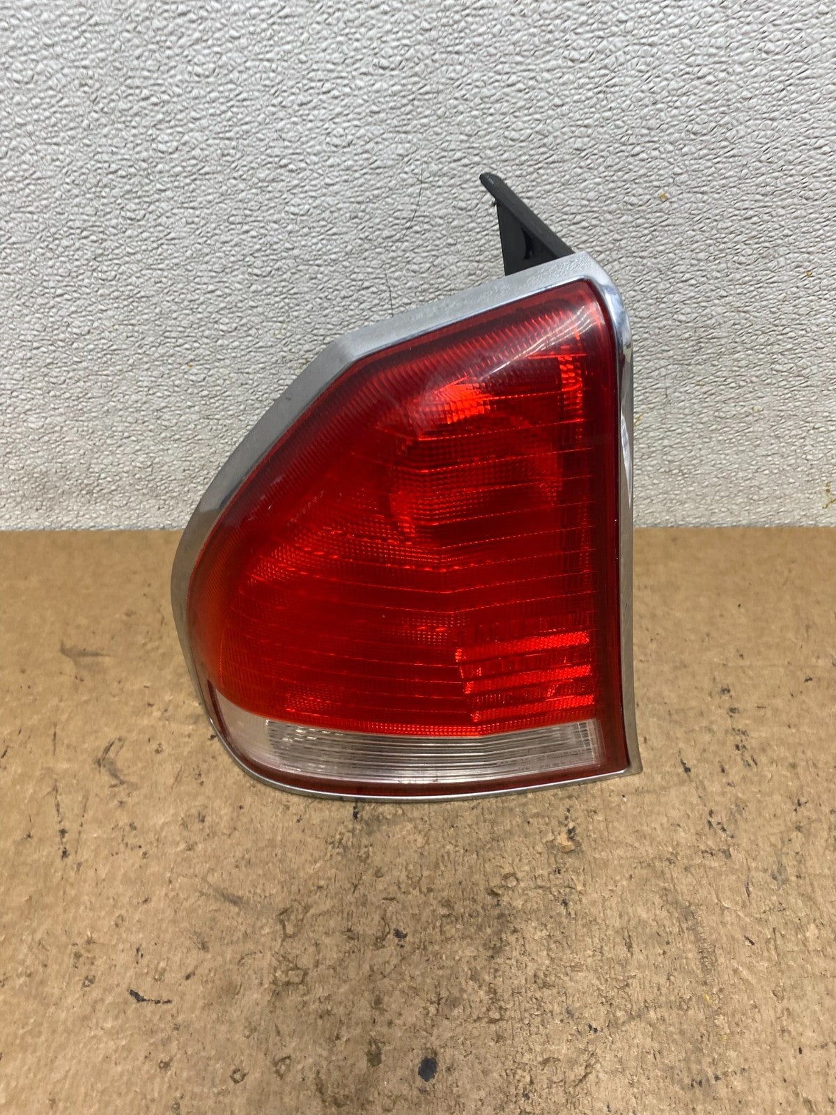 2002 to 2003 Mitsubishi Diamante Left Driver LH Side Tail Light OEM T0864 DW0