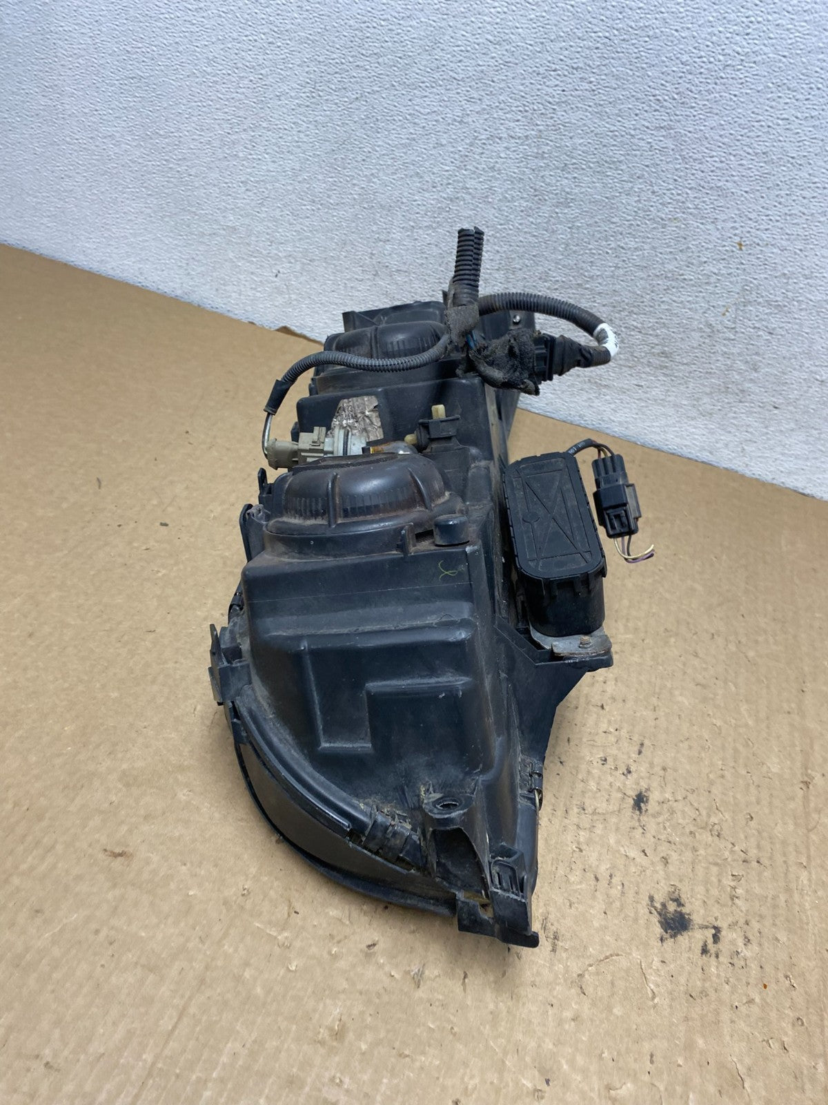 2004 2005 2006 Volvo S80 Right Passenger RH Side Halogen Headlight AG2293 DW8