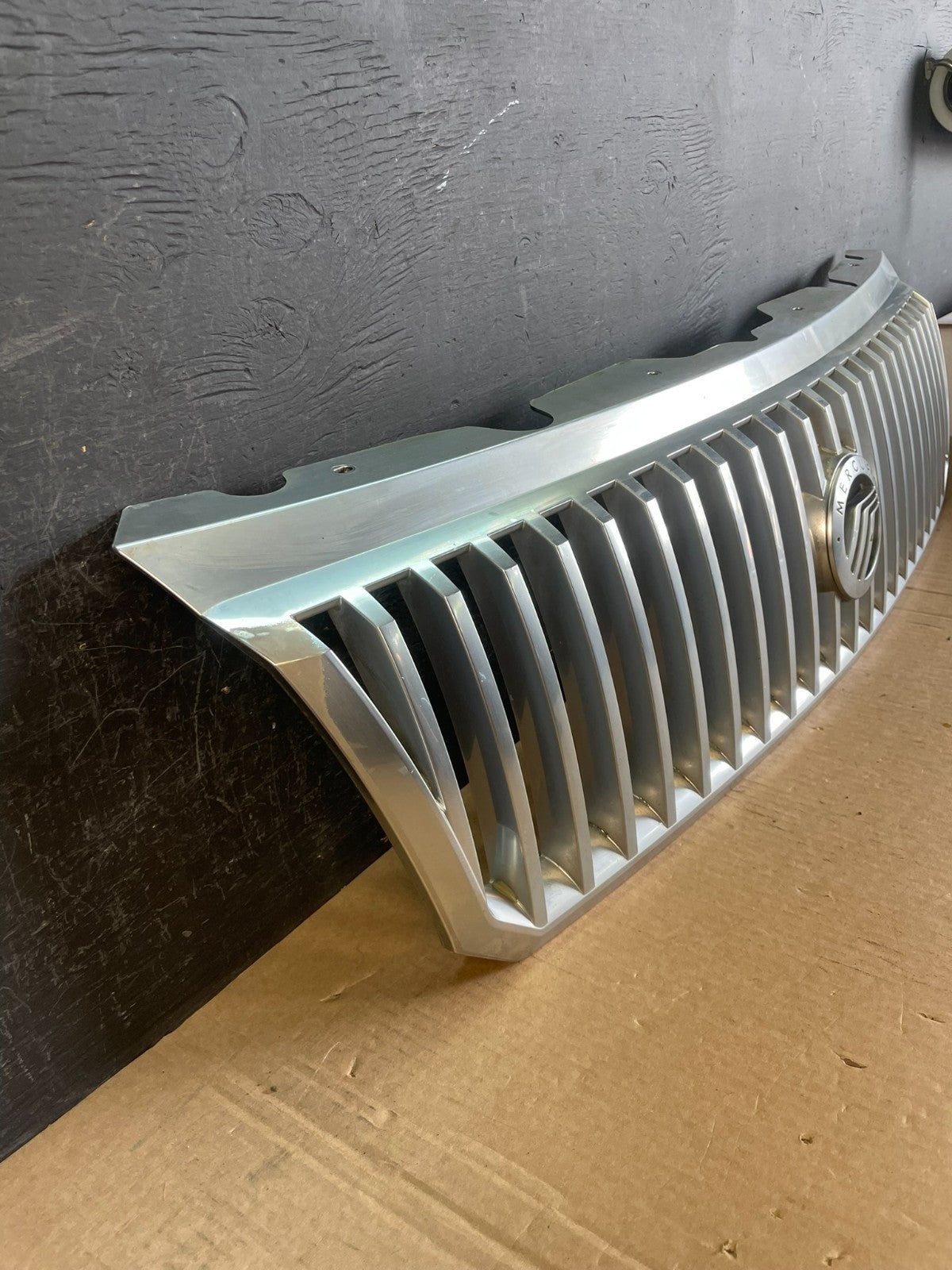 2002 to 2005 Mercury Mountaineer Front Upper Grill Grille AD0206 DG2